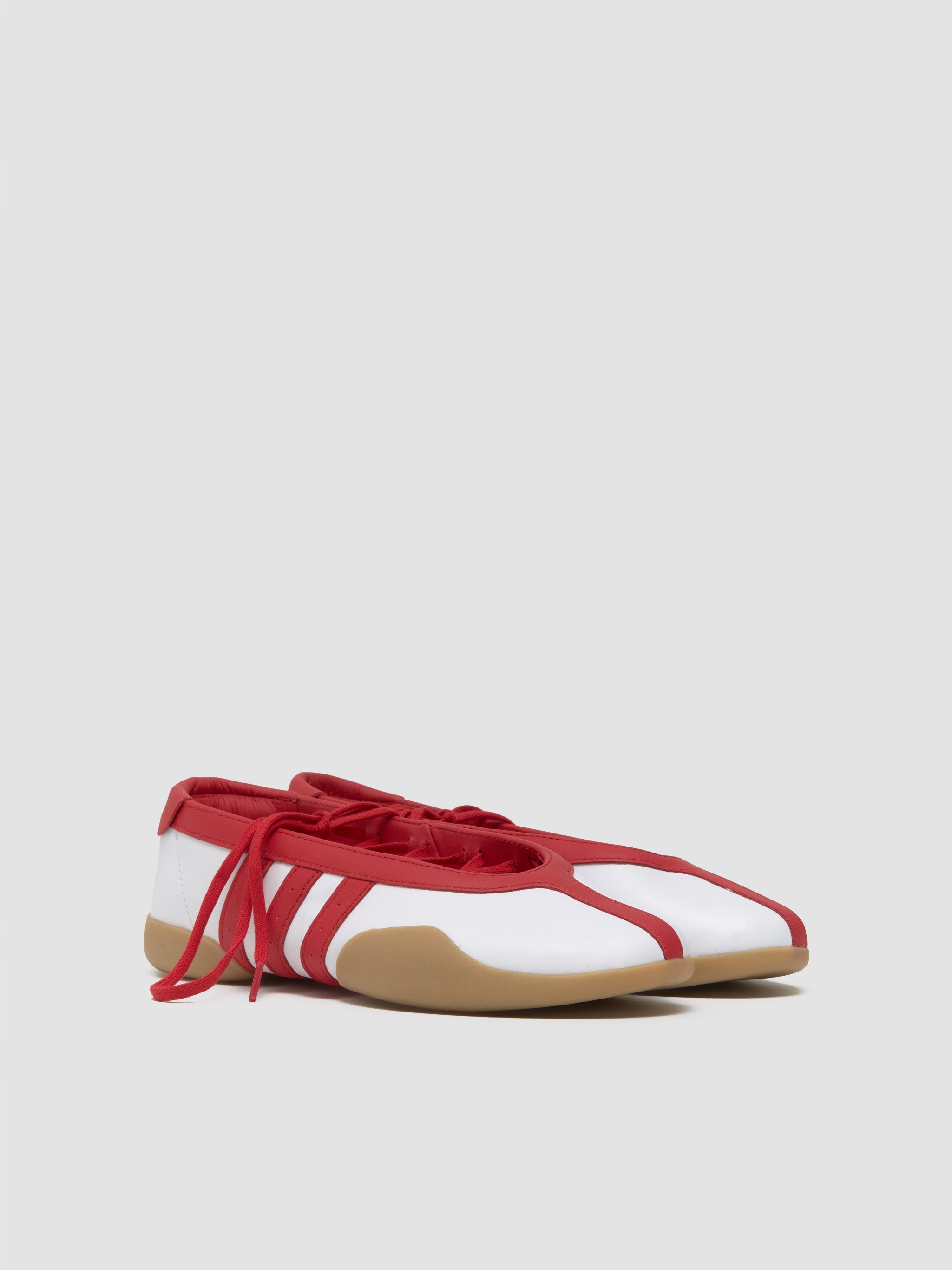 WMNS Taekwondo Mei Ballet Sneaker in White & Better Scarlet