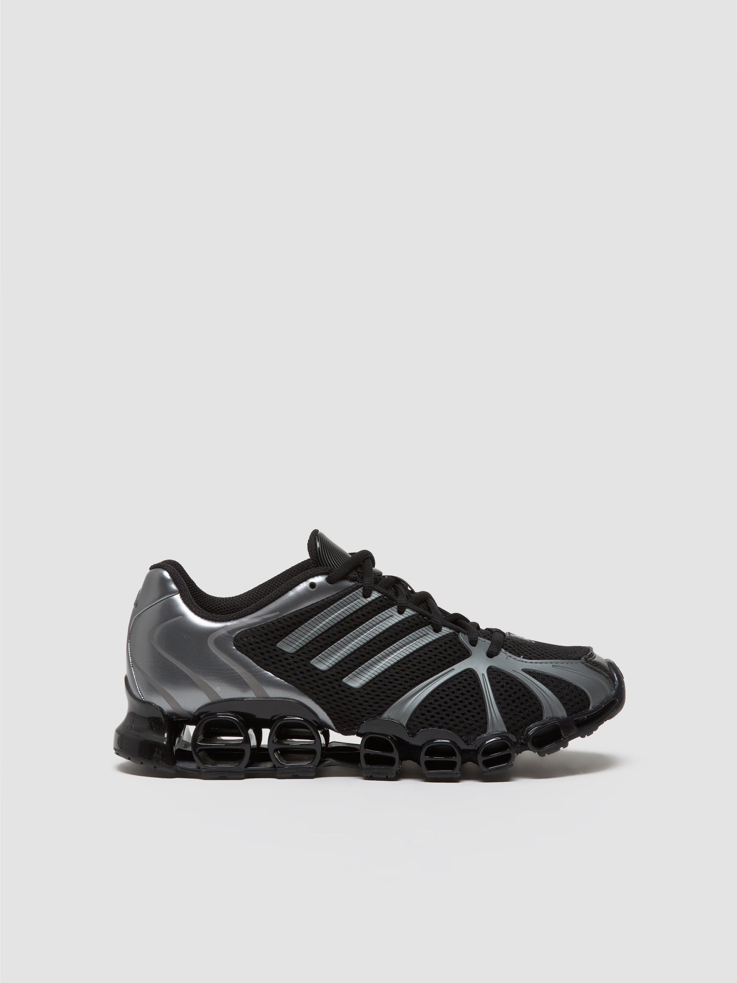 WMNS Mega Ghostride Sneaker in Black & Iron Metallic
