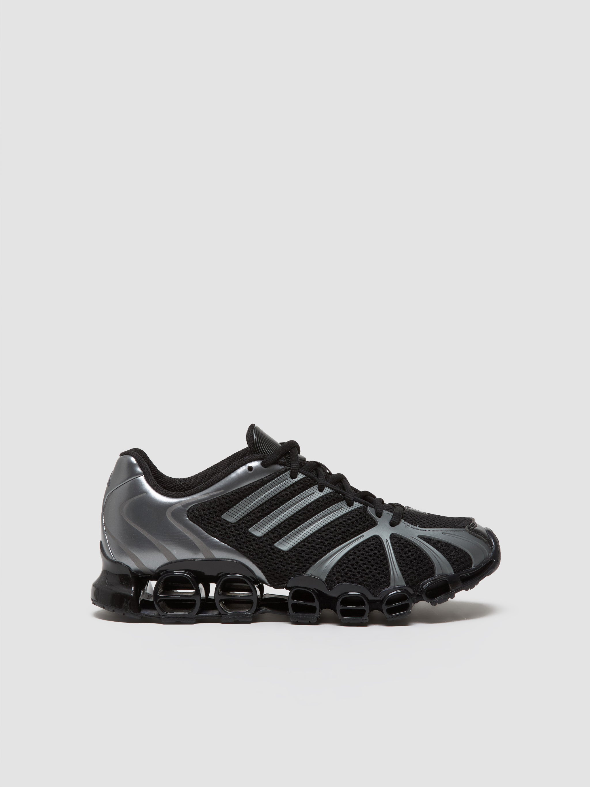 WMNS Mega Ghostride Sneaker in Black & Iron Metallic