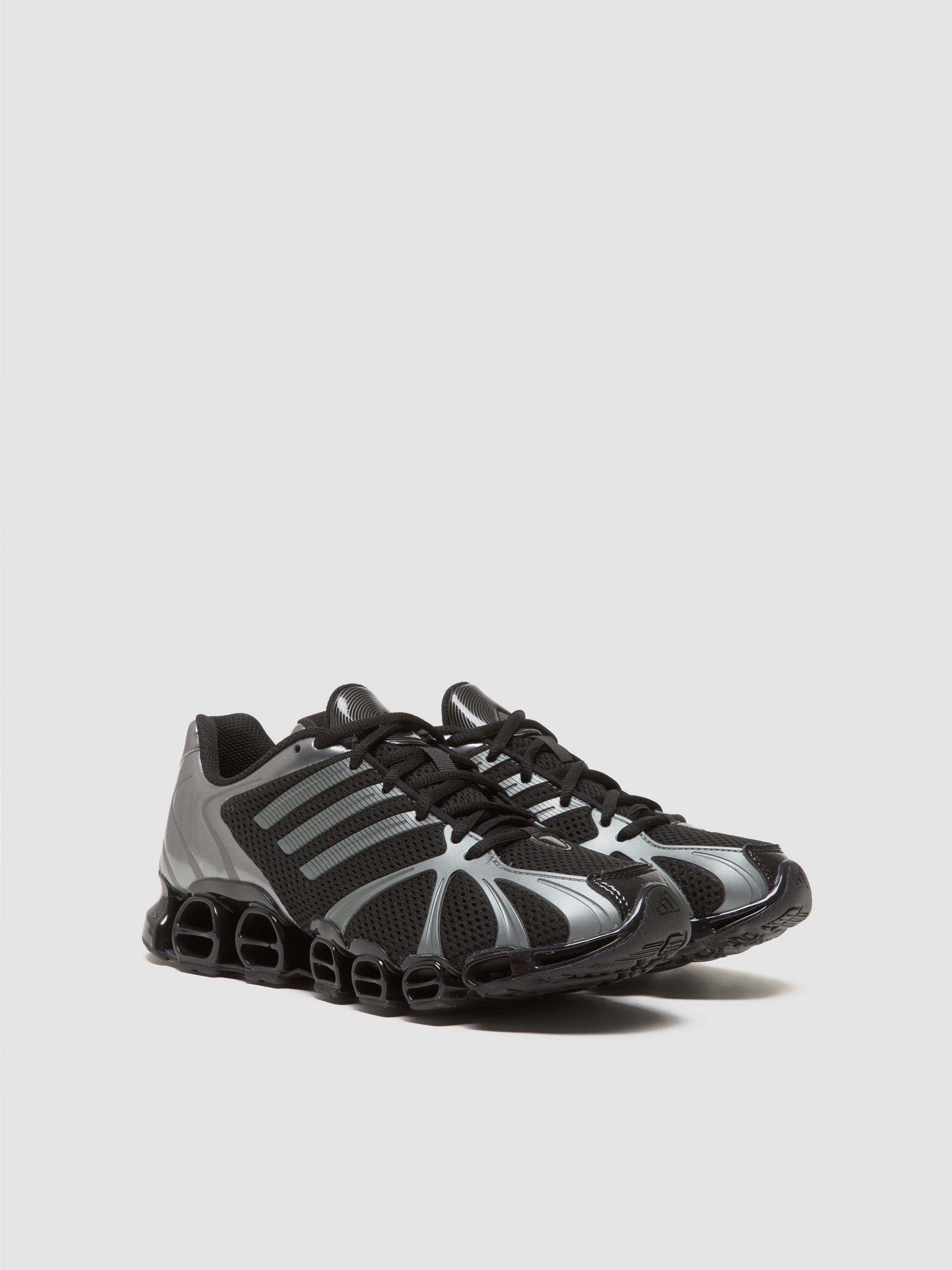 WMNS Mega Ghostride Sneaker in Black & Iron Metallic