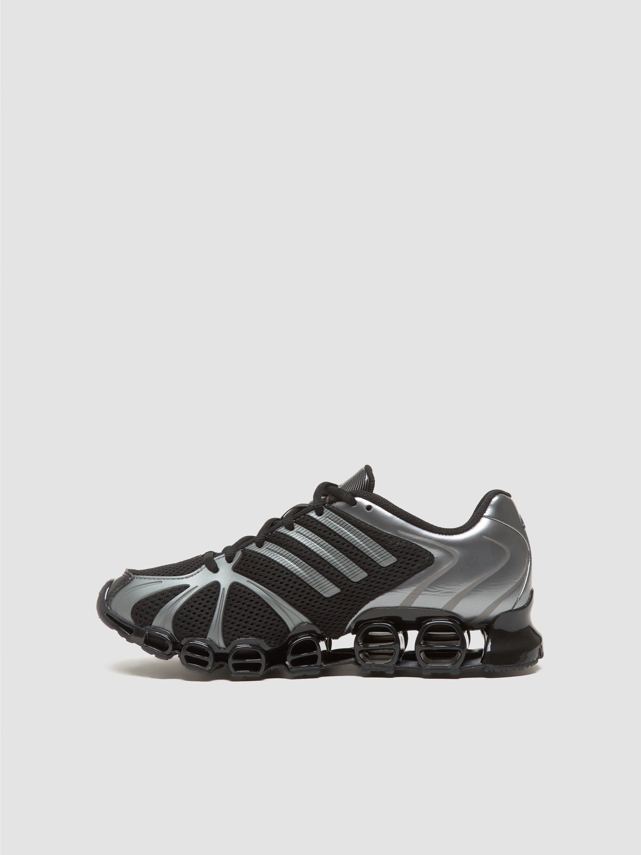WMNS Mega Ghostride Sneaker in Black & Iron Metallic