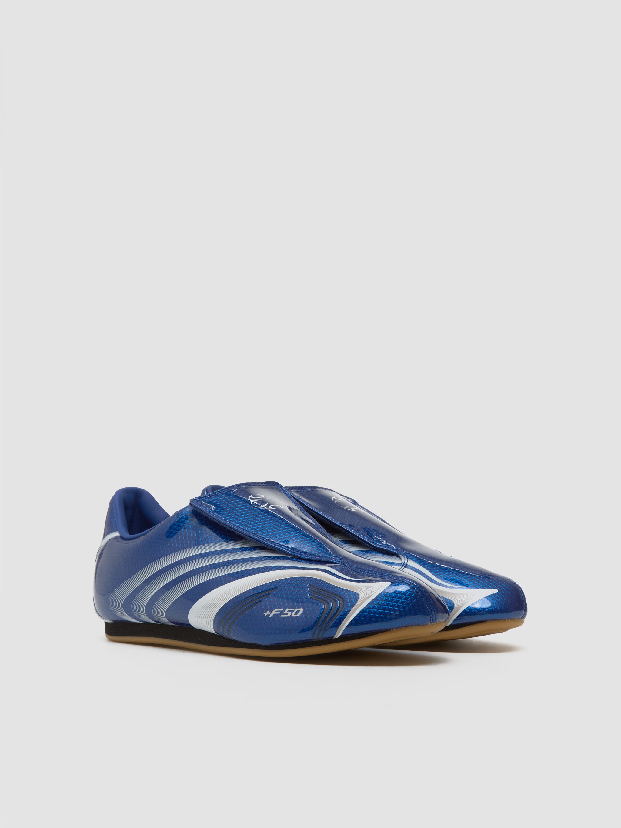 WMNS Taekwondo F50 Sneaker in Royal Blue & White