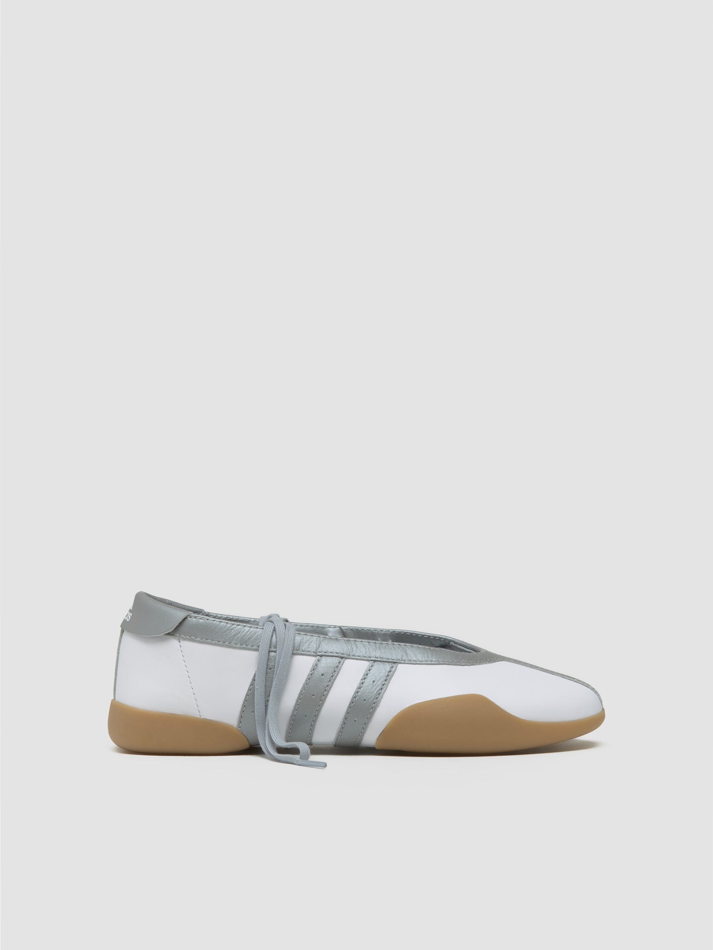 WMNS Taekwondo Mei Ballet Sneaker in White & Silver Metallic