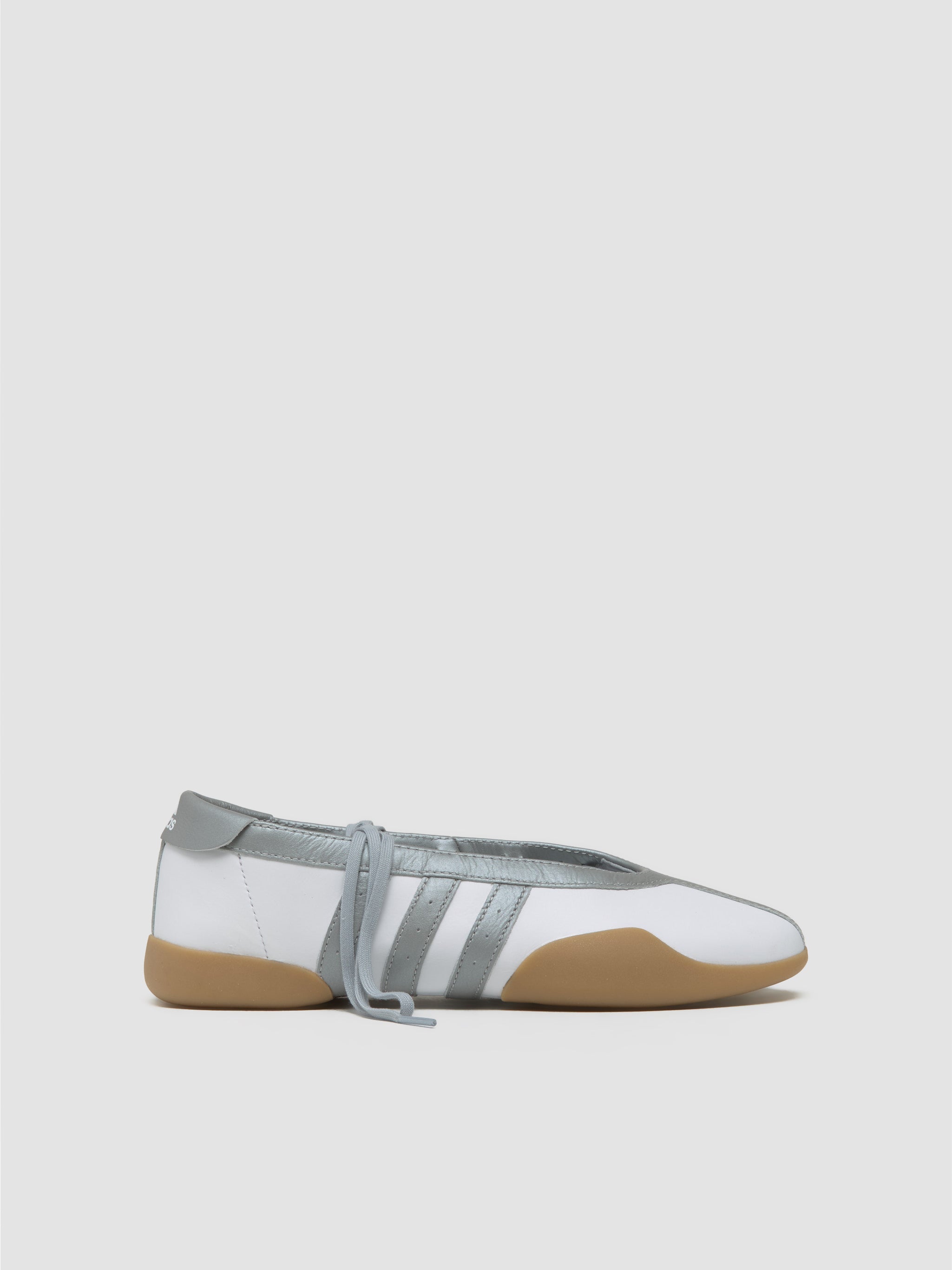 WMNS Taekwondo Mei Ballet Sneaker in White & Silver Metallic