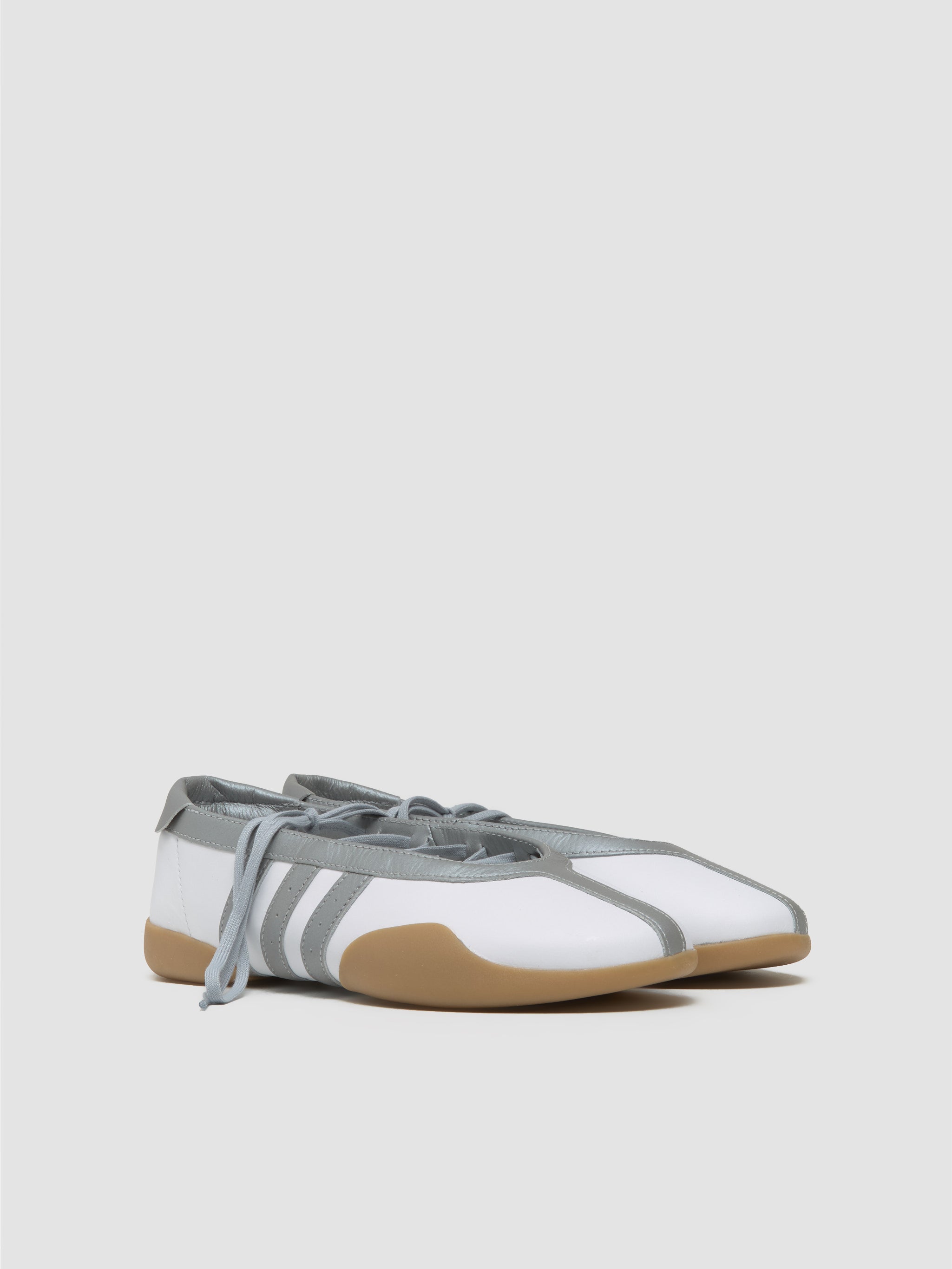 WMNS Taekwondo Mei Ballet Sneaker in White & Silver Metallic