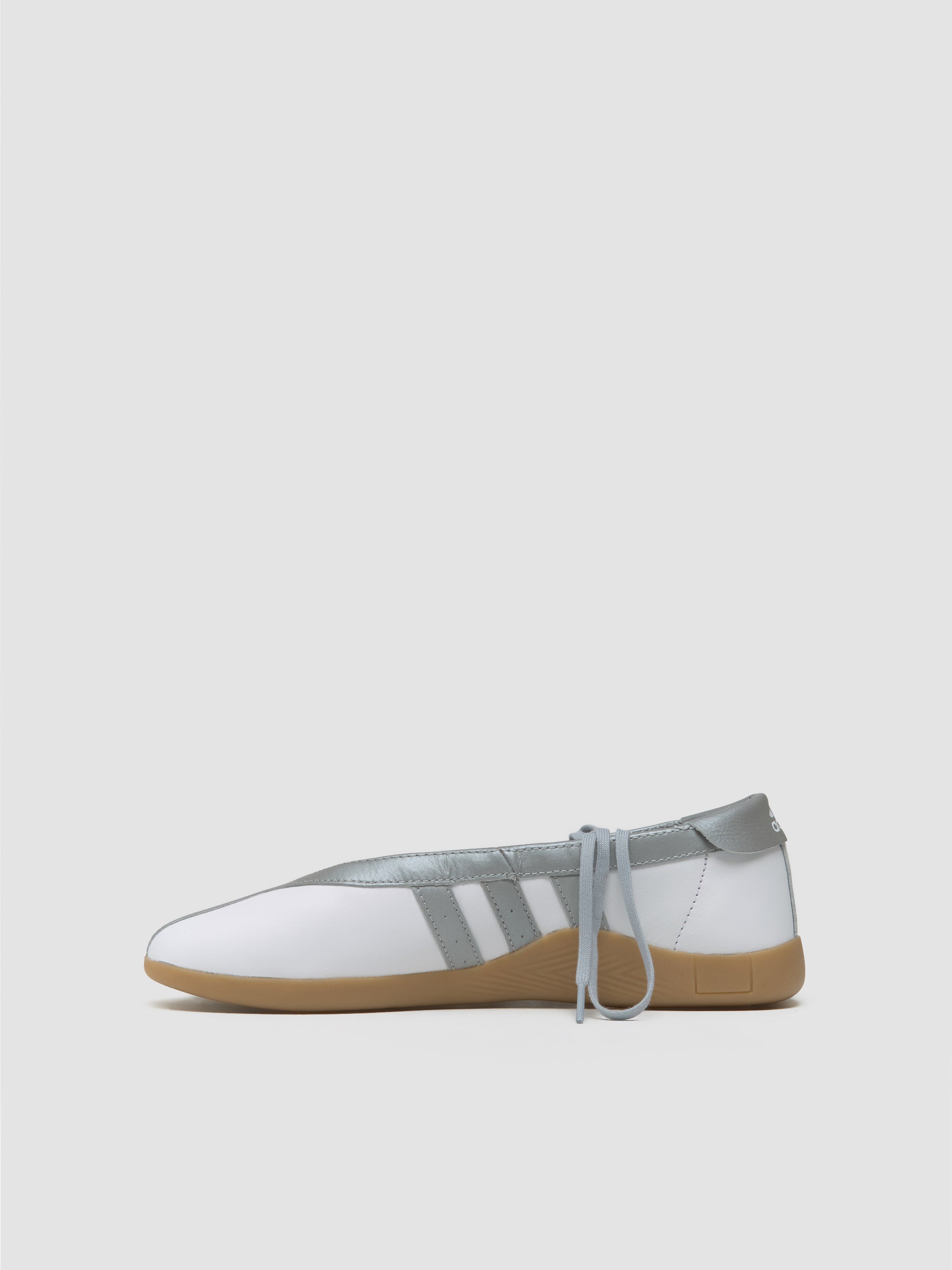 WMNS Taekwondo Mei Ballet Sneaker in White & Silver Metallic