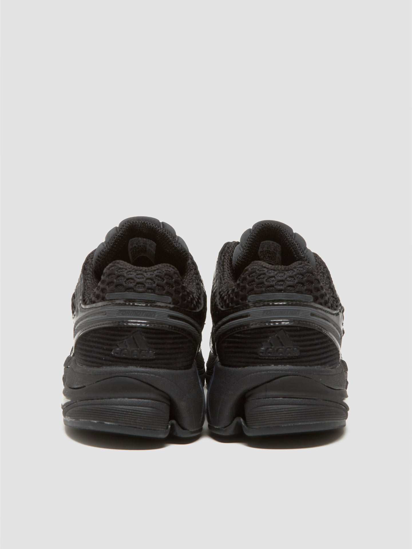 Adistar Control 5 Sneaker in Black & Carbon
