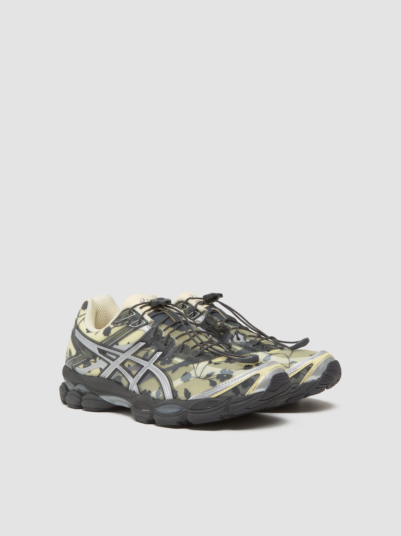 GEL-CUMULUS 16 SSCB Sneaker in Ivory & Black