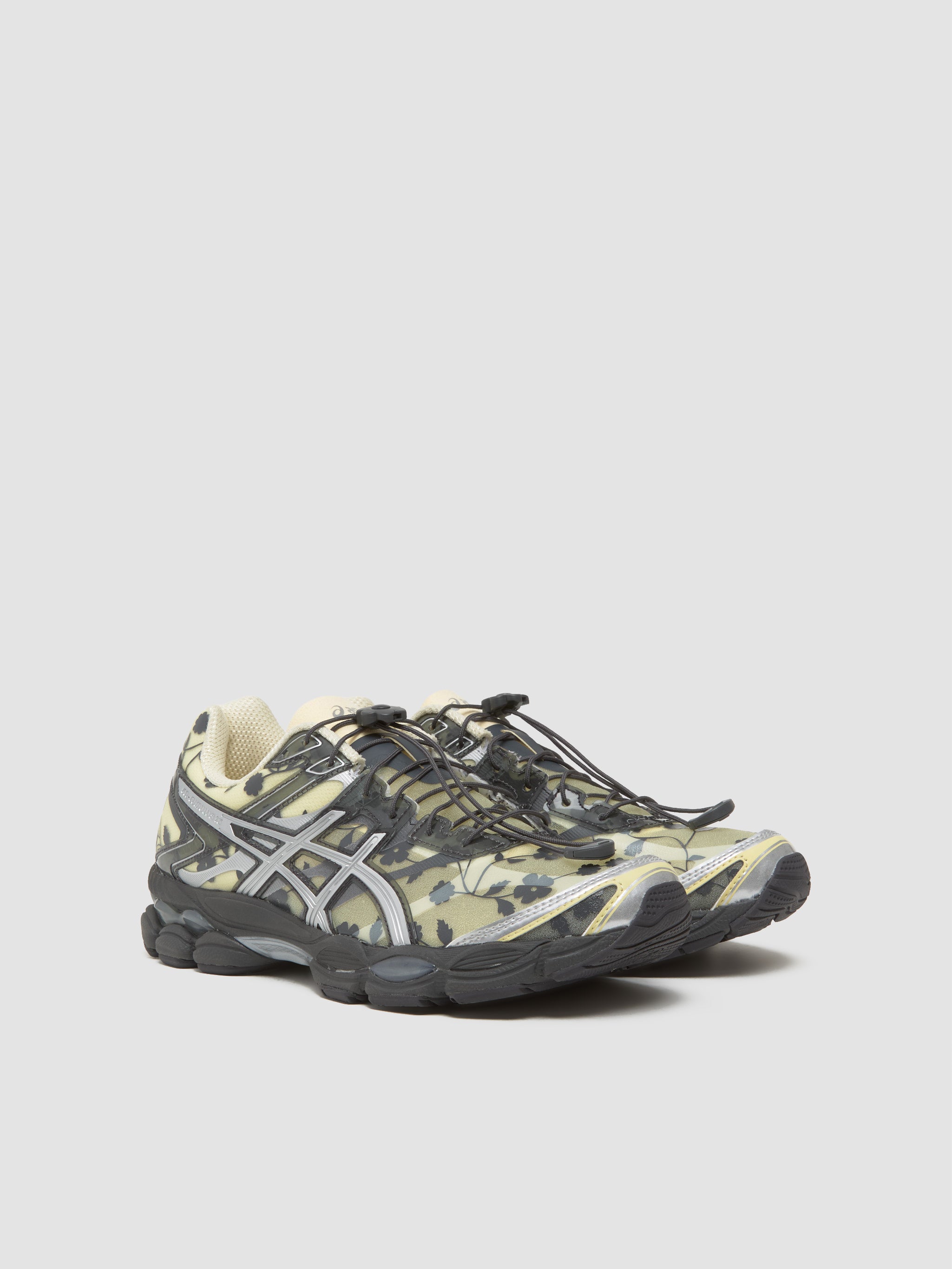 GEL-CUMULUS 16 SSCB Sneaker in Ivory & Black