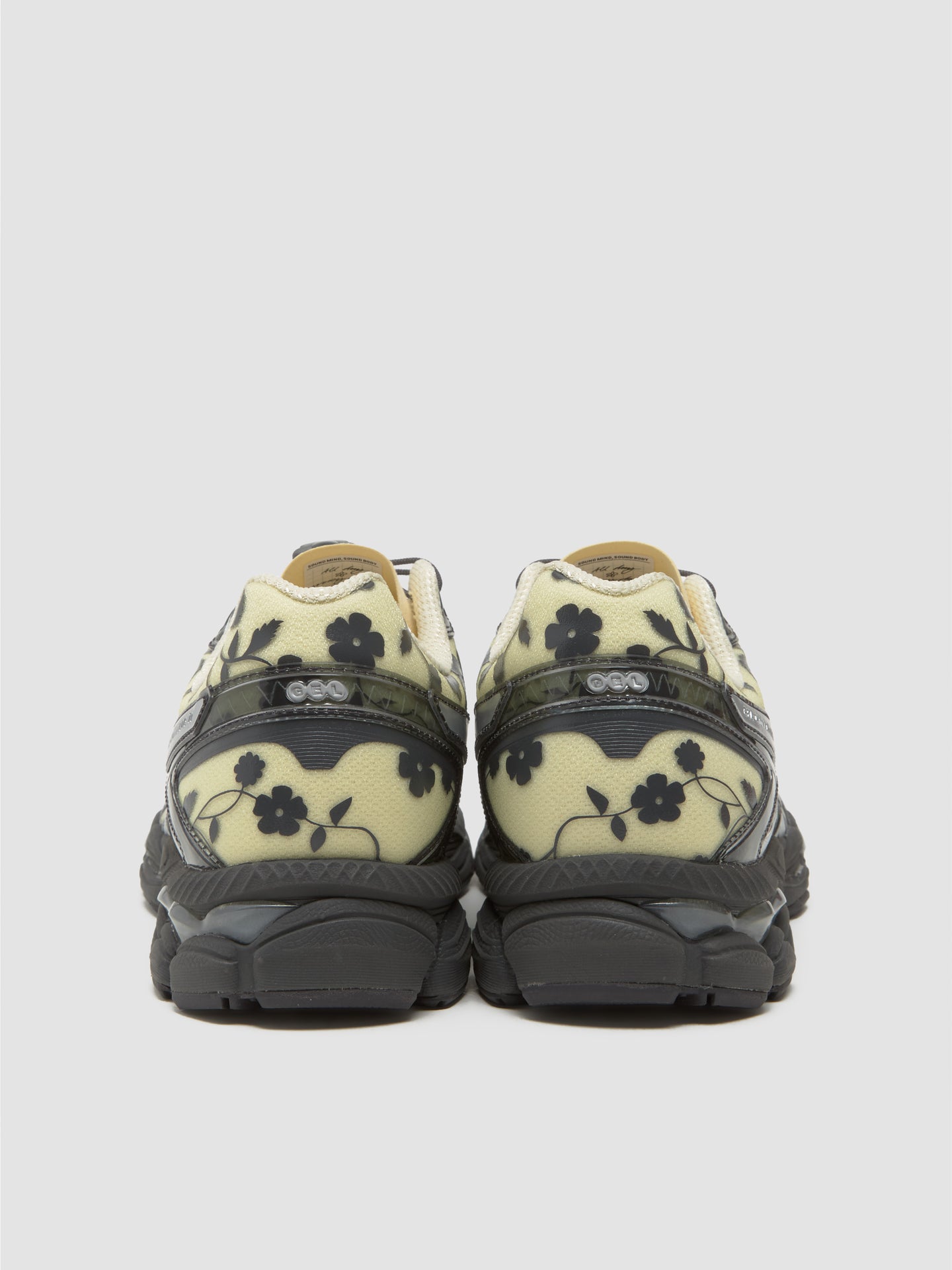 GEL-CUMULUS 16 SSCB Sneaker in Ivory & Black