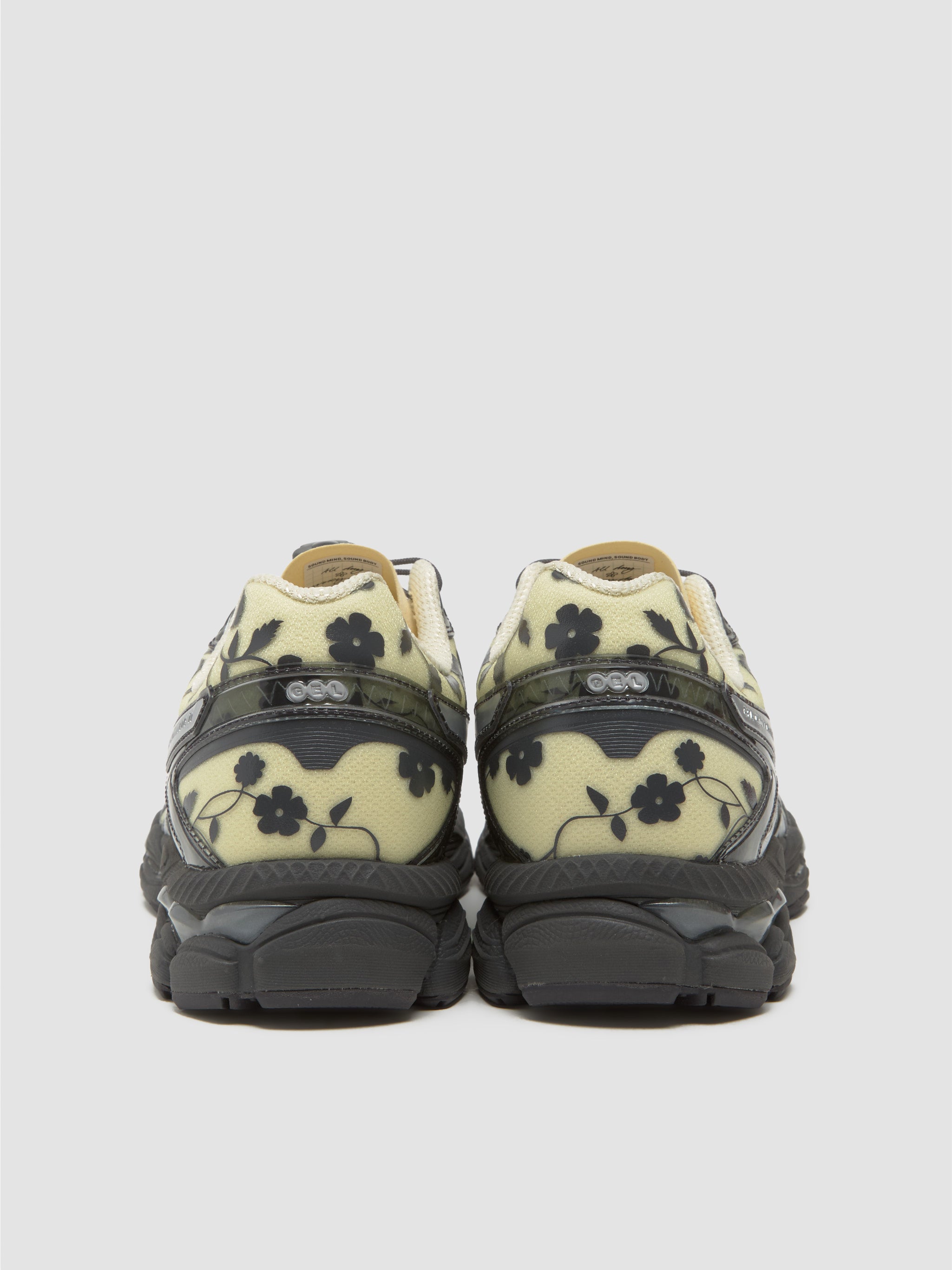 GEL-CUMULUS 16 SSCB Sneaker in Ivory & Black