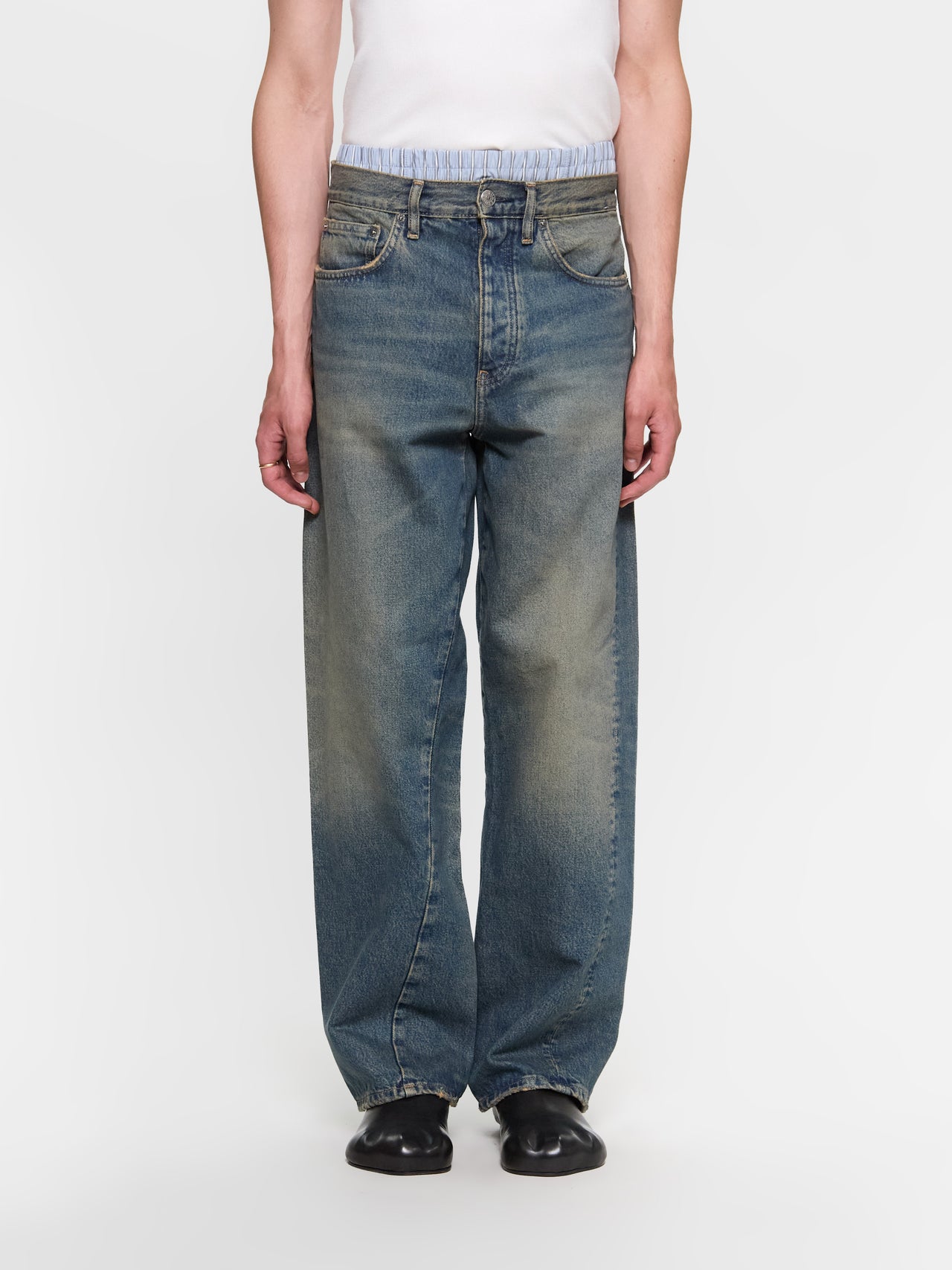 Wide Twist Jeans in Dirty Blue
