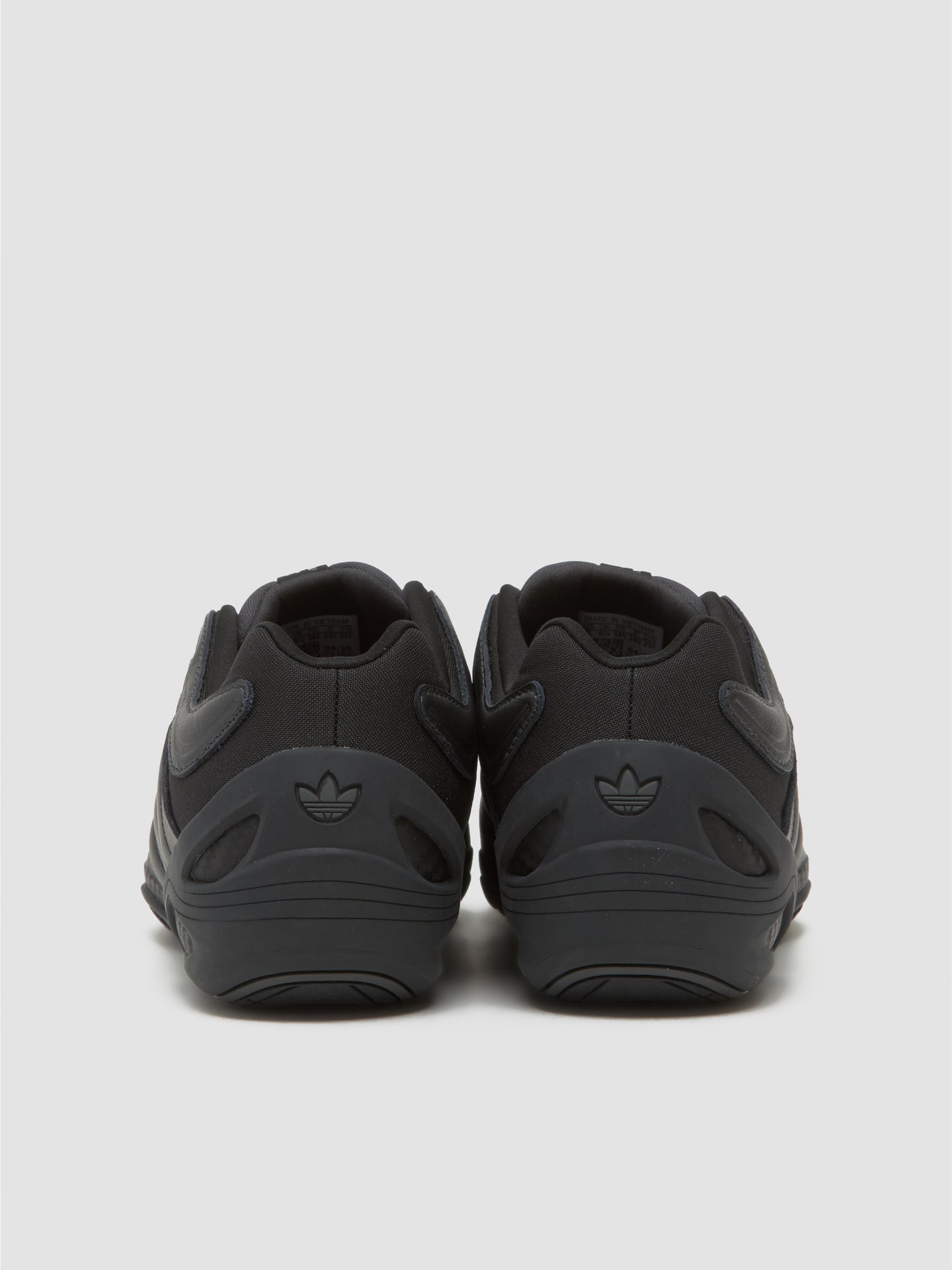 Adiracer GT Sneaker in Core Black & Carbon
