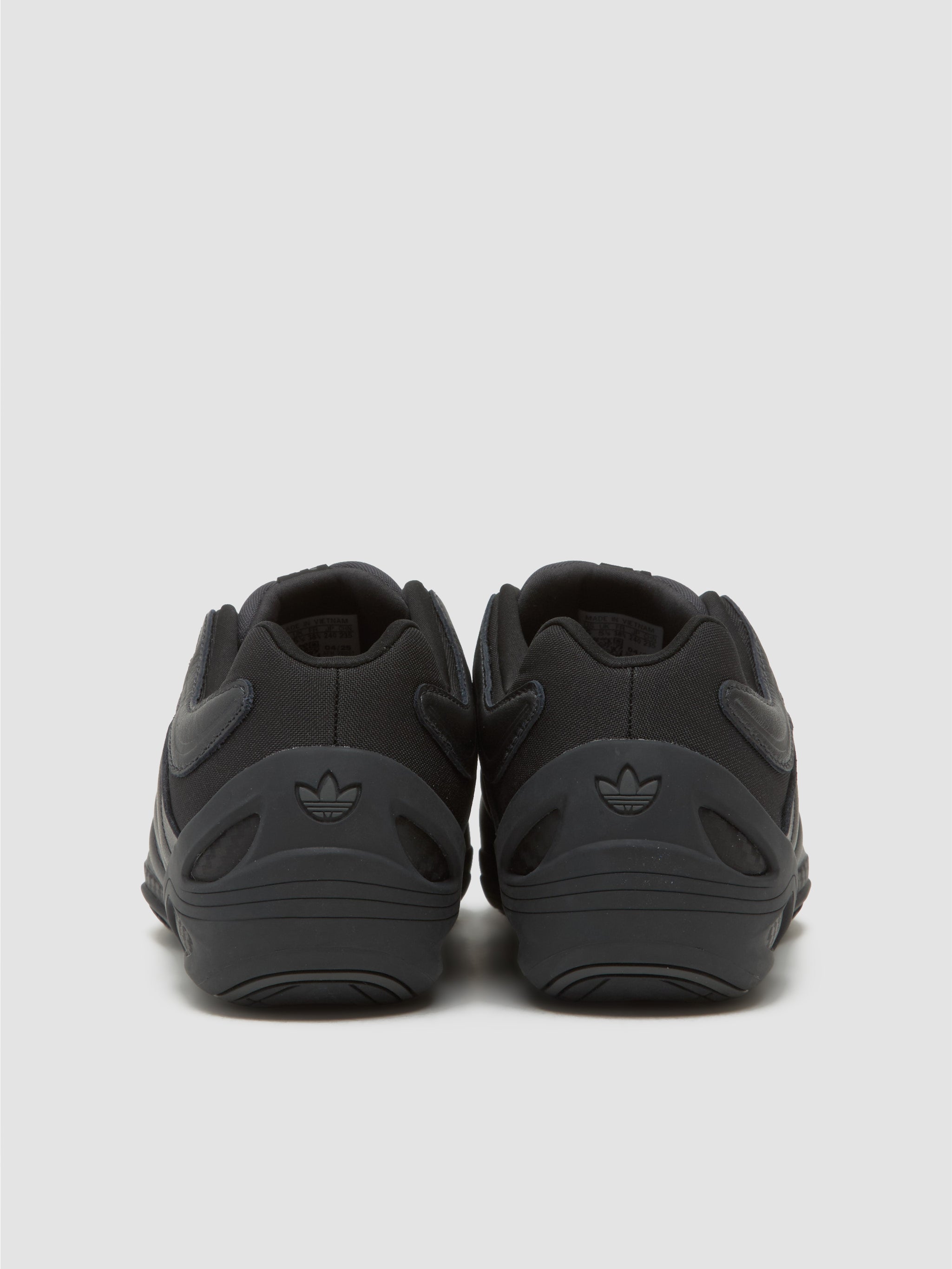 Adiracer GT Sneaker in Core Black & Carbon