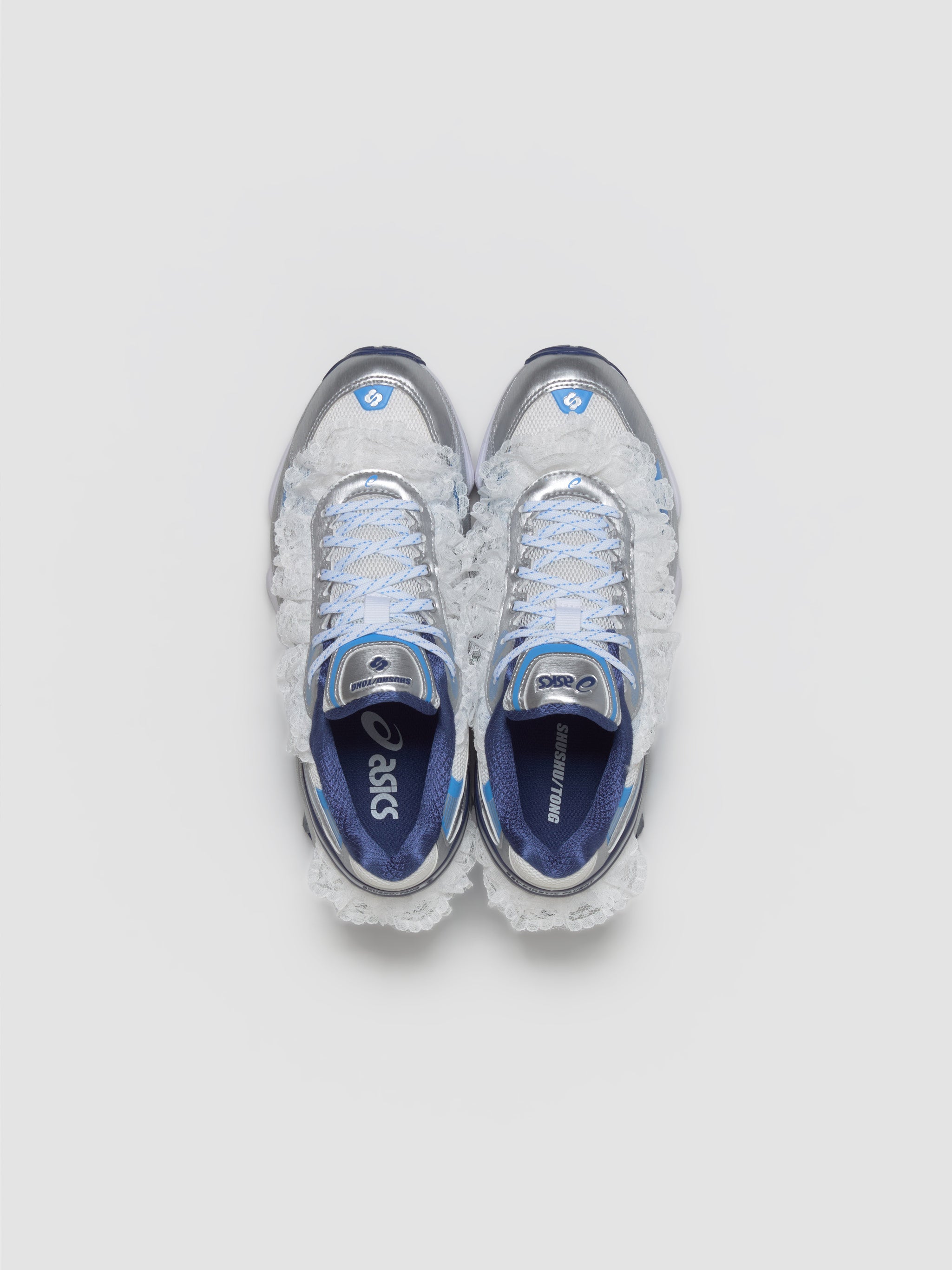 x SHUSHU/TONG GEL-KINETIC FLUENT Sneaker in White & Dive Blue