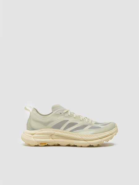 HOKA - Mafate Speed 4 Lite Sneaker in Truffle Salt & Vintage