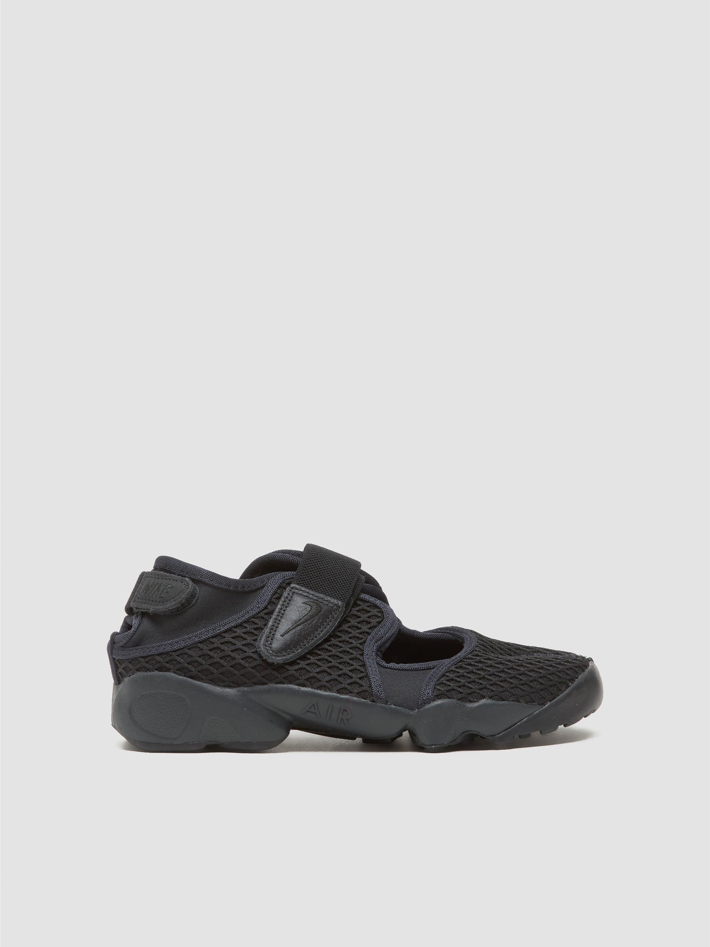 WMNS Air Rift Sneaker in Off Noir