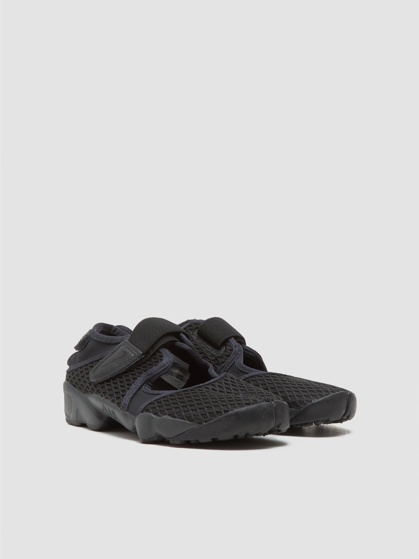 WMNS Air Rift Sneaker in Off Noir