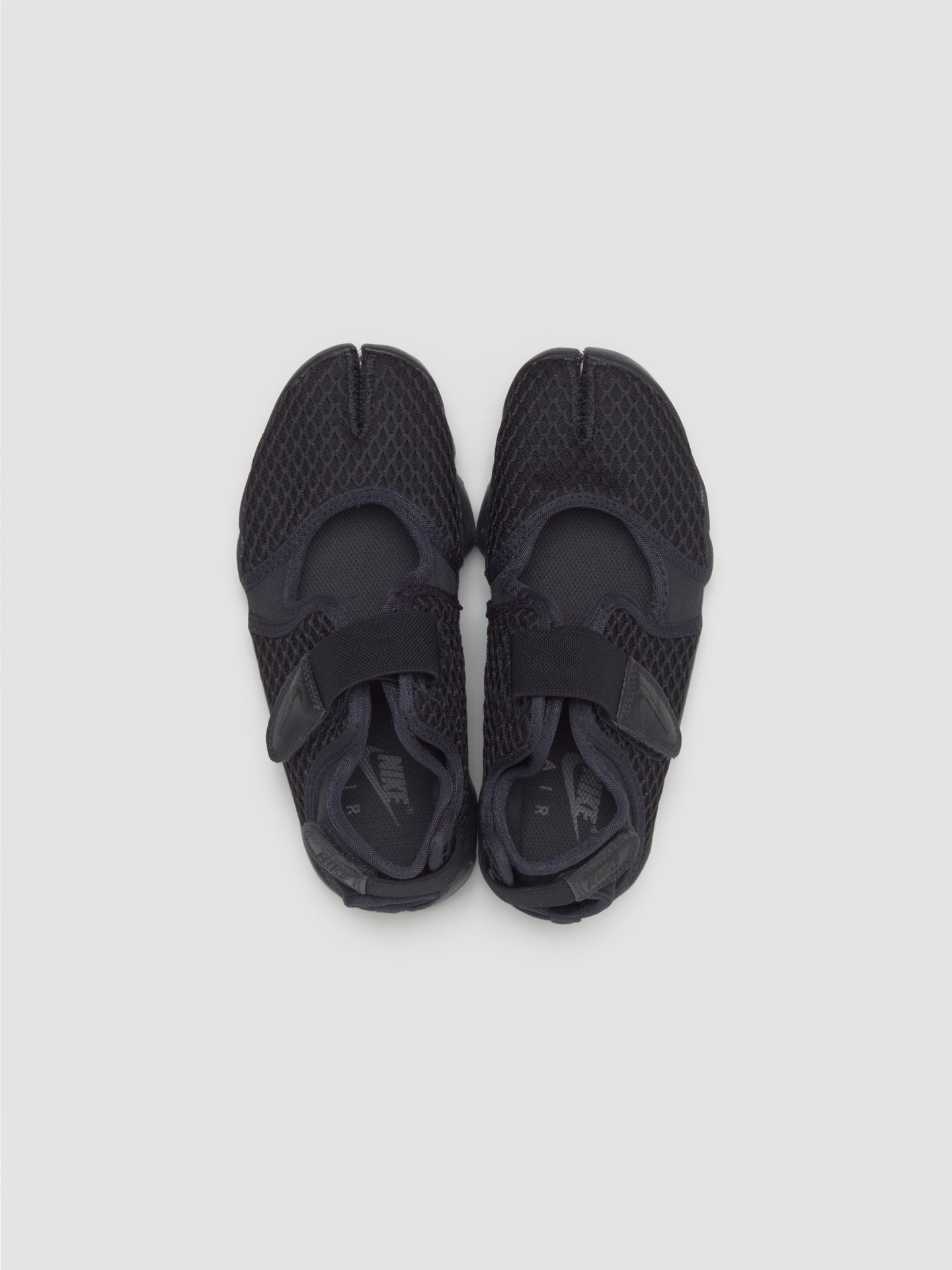 WMNS Air Rift Sneaker in Off Noir