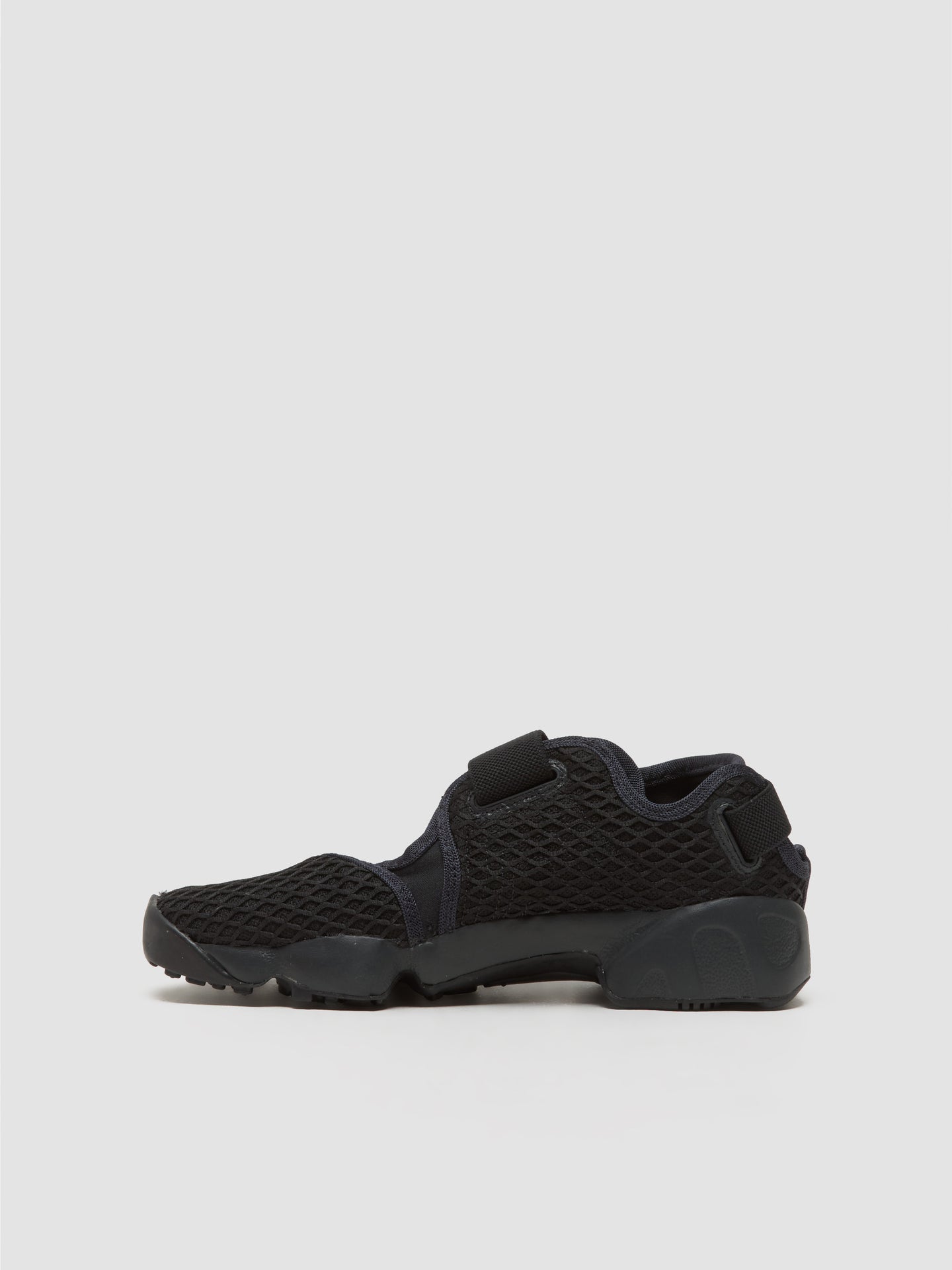 WMNS Air Rift Sneaker in Off Noir