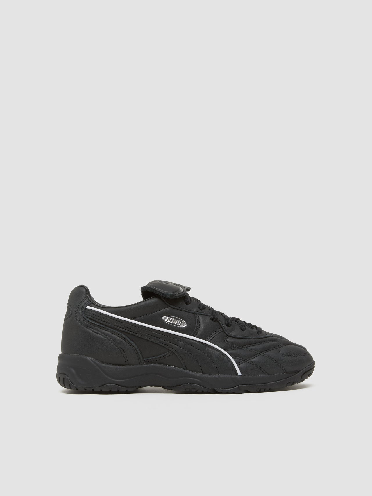 King Indoor Premium Sneaker in Black & White