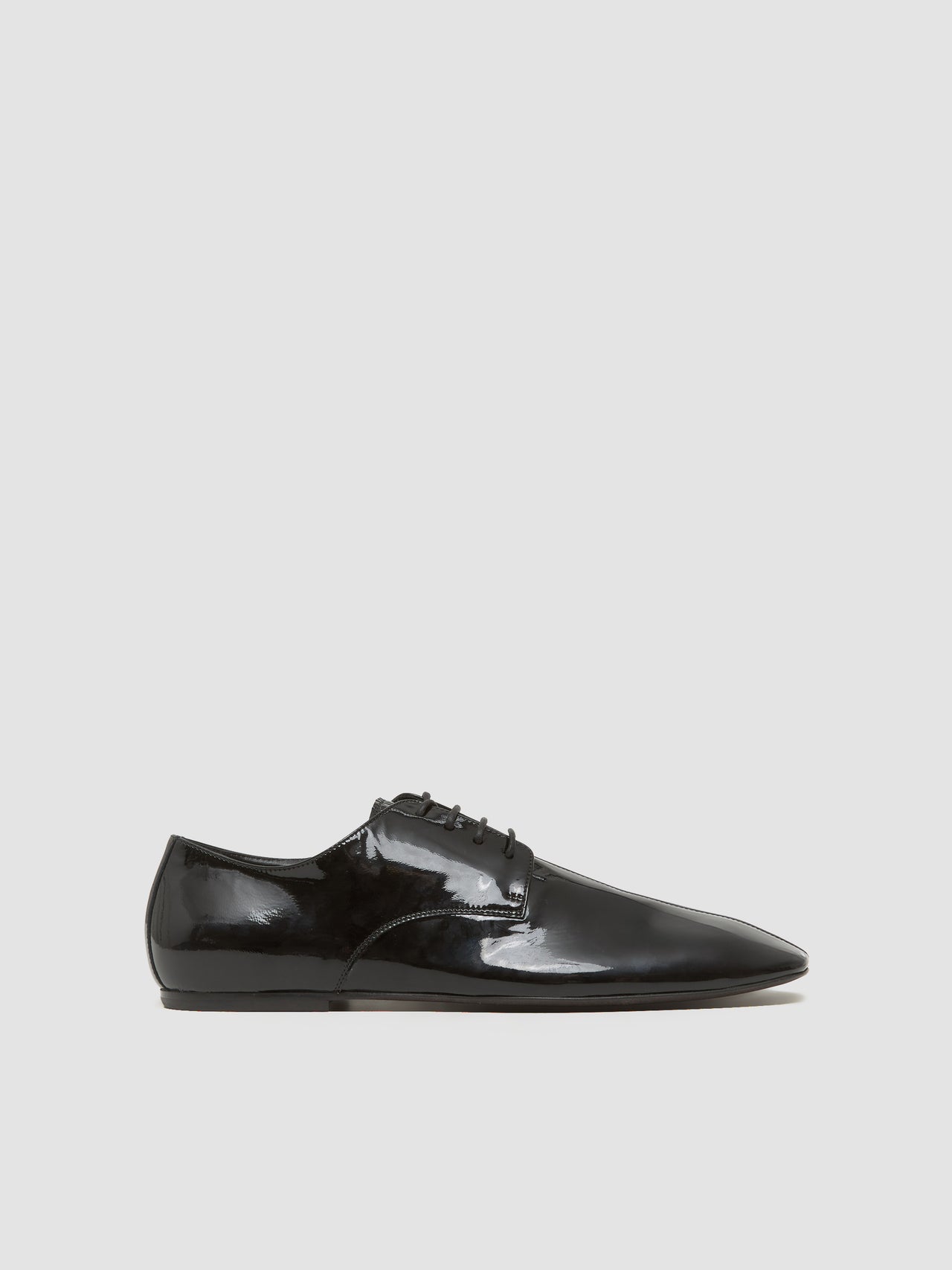 Lace-Up Oxford Shoes in Black