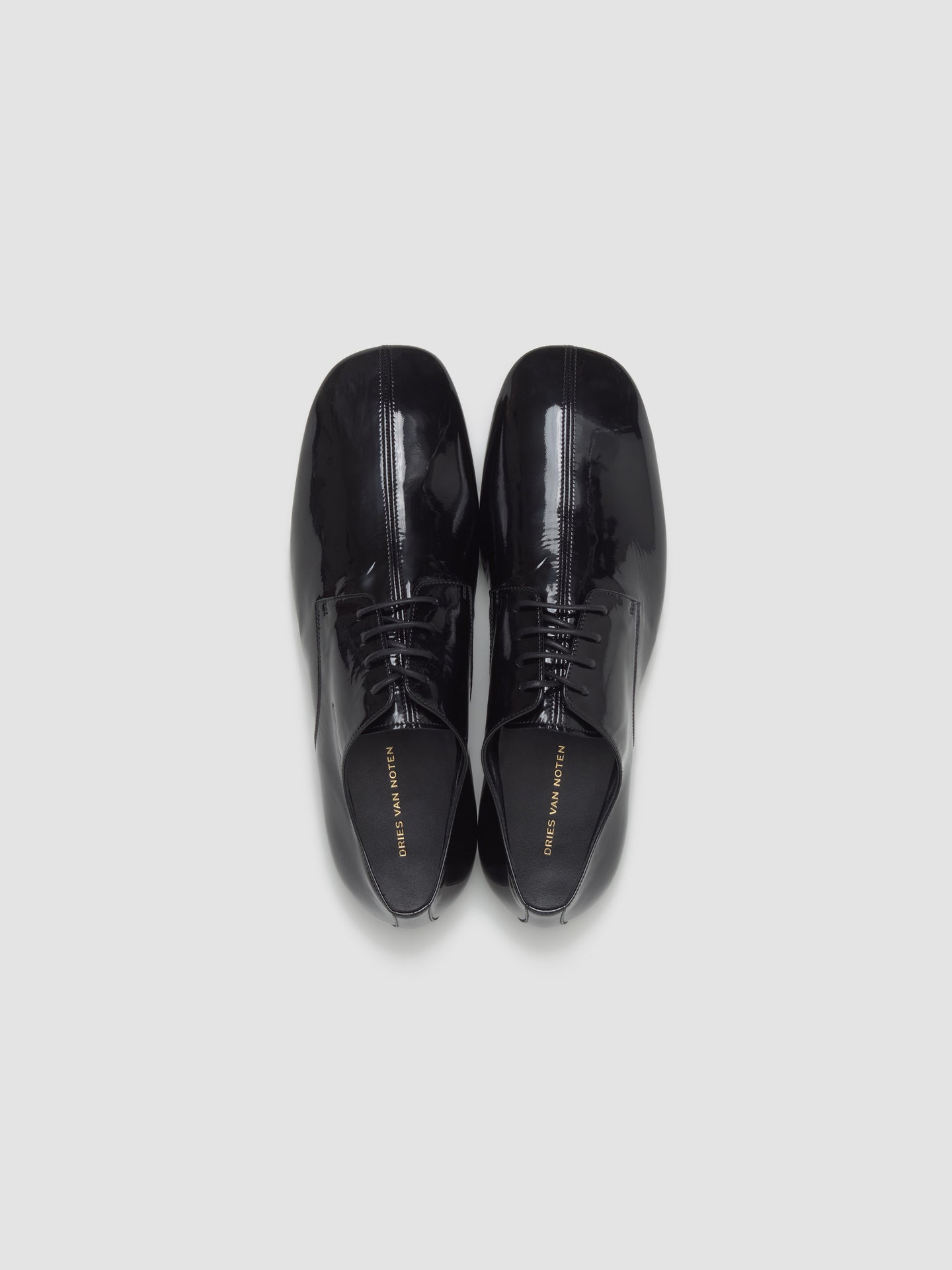 Lace-Up Oxford Shoes in Black