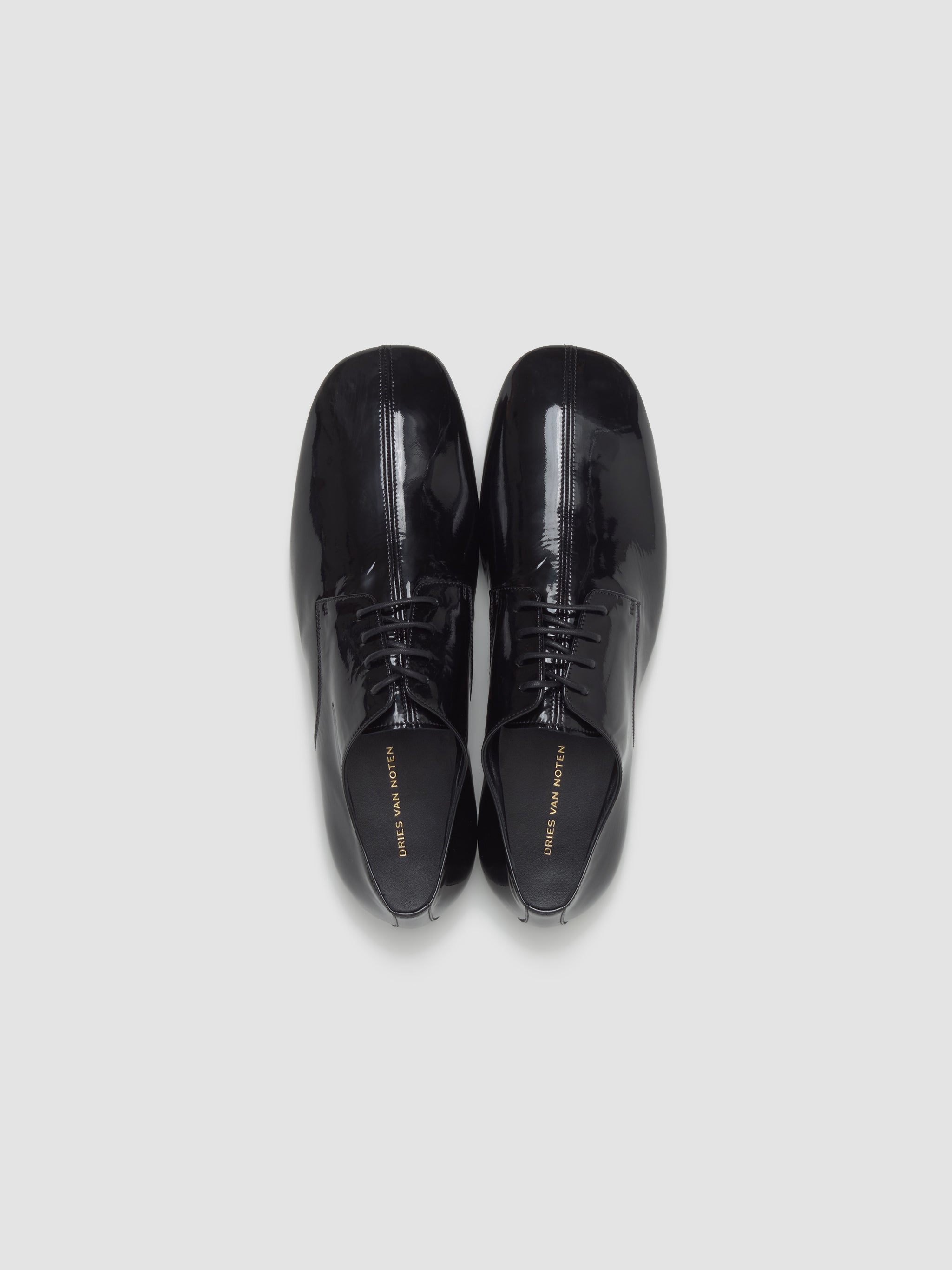 Lace-Up Oxford Shoes in Black