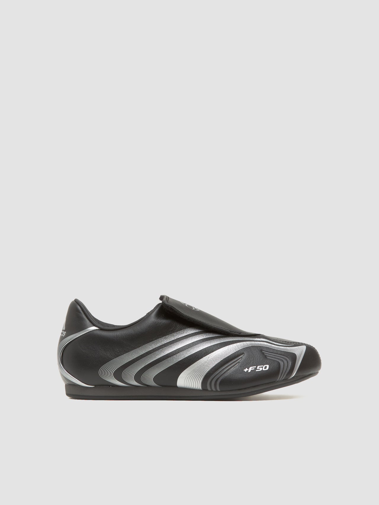 WMNS Taekwondo F50 Sneaker in Black & Silver Metallic