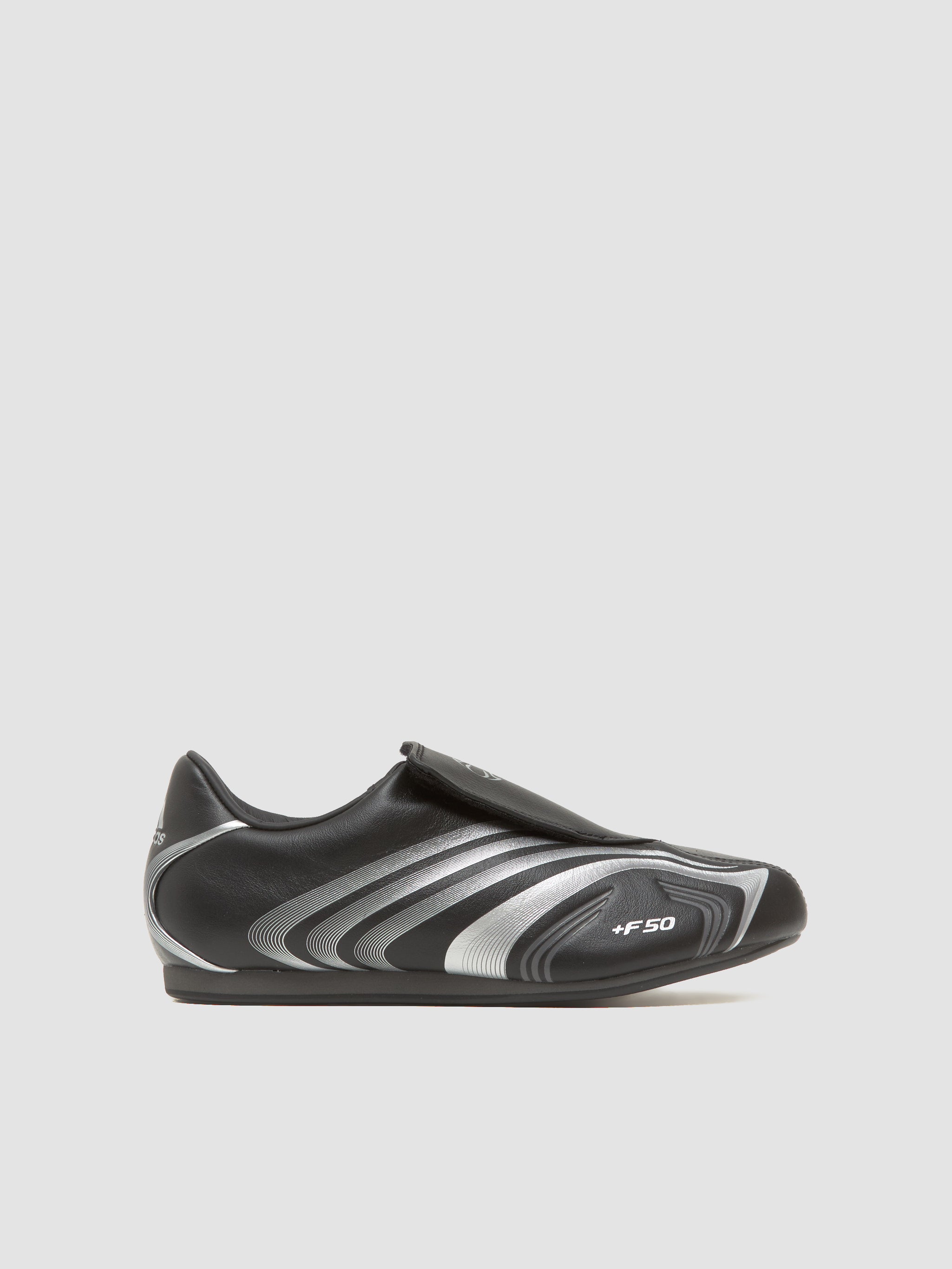 WMNS Taekwondo F50 Sneaker in Black & Silver Metallic