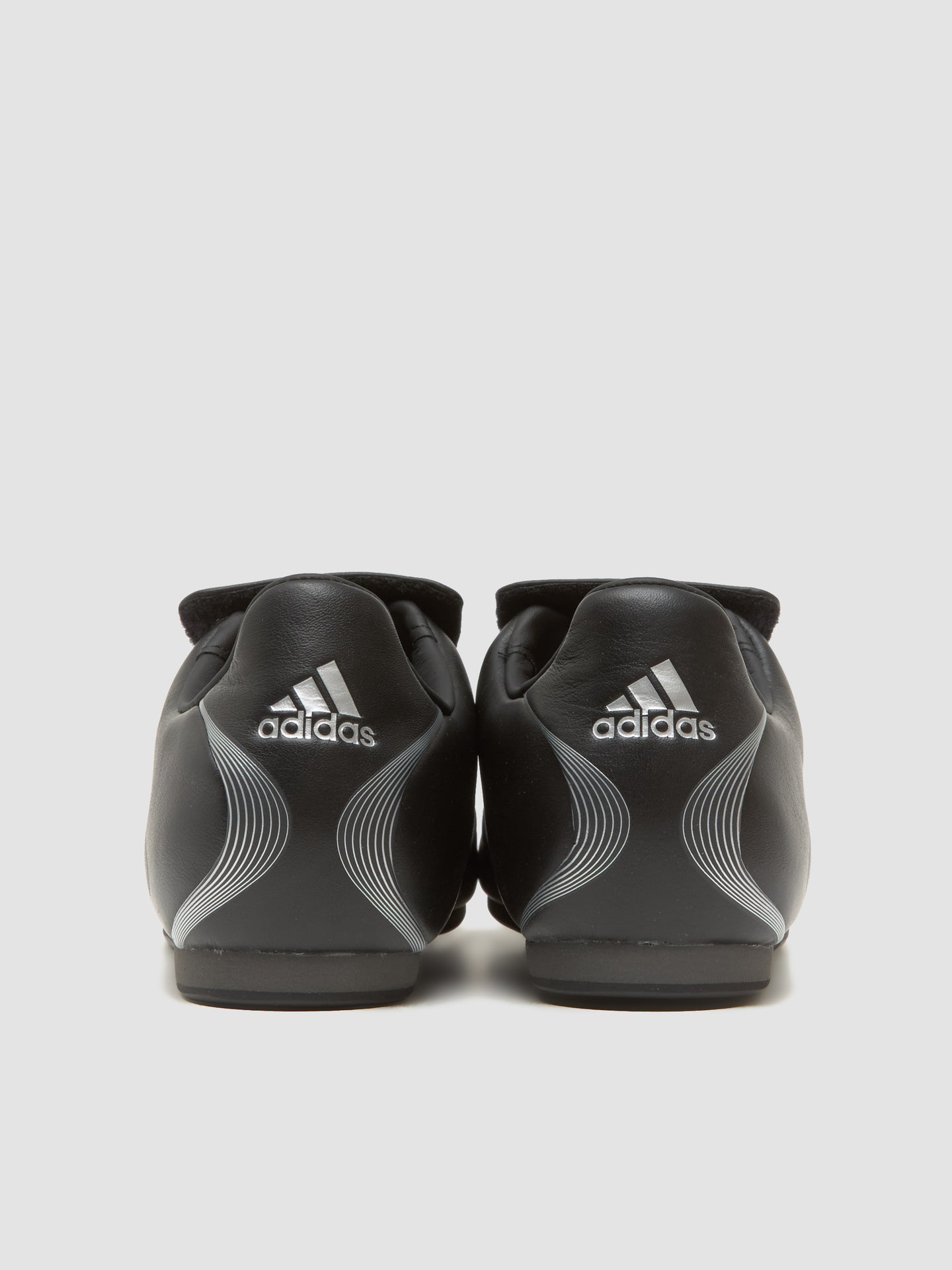 WMNS Taekwondo F50 Sneaker in Black & Silver Metallic