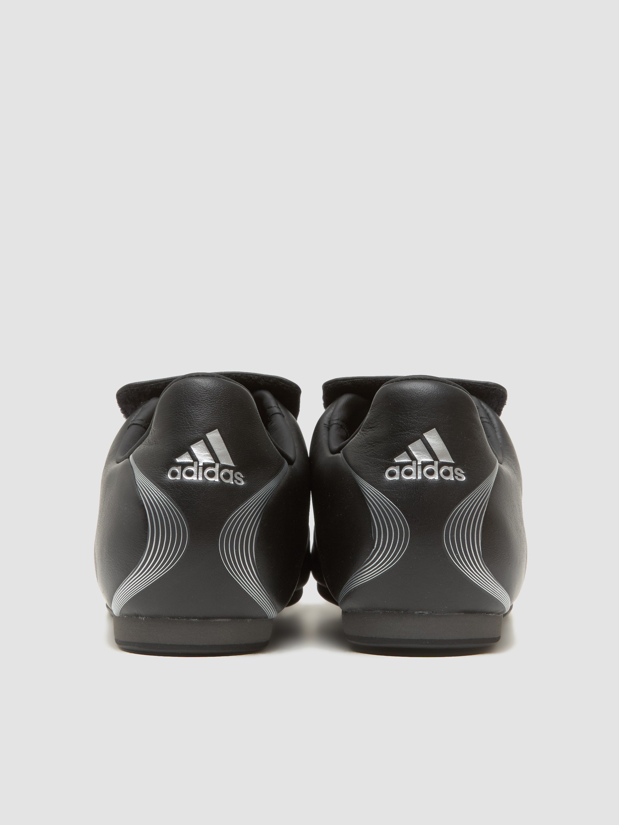 WMNS Taekwondo F50 Sneaker in Black & Silver Metallic