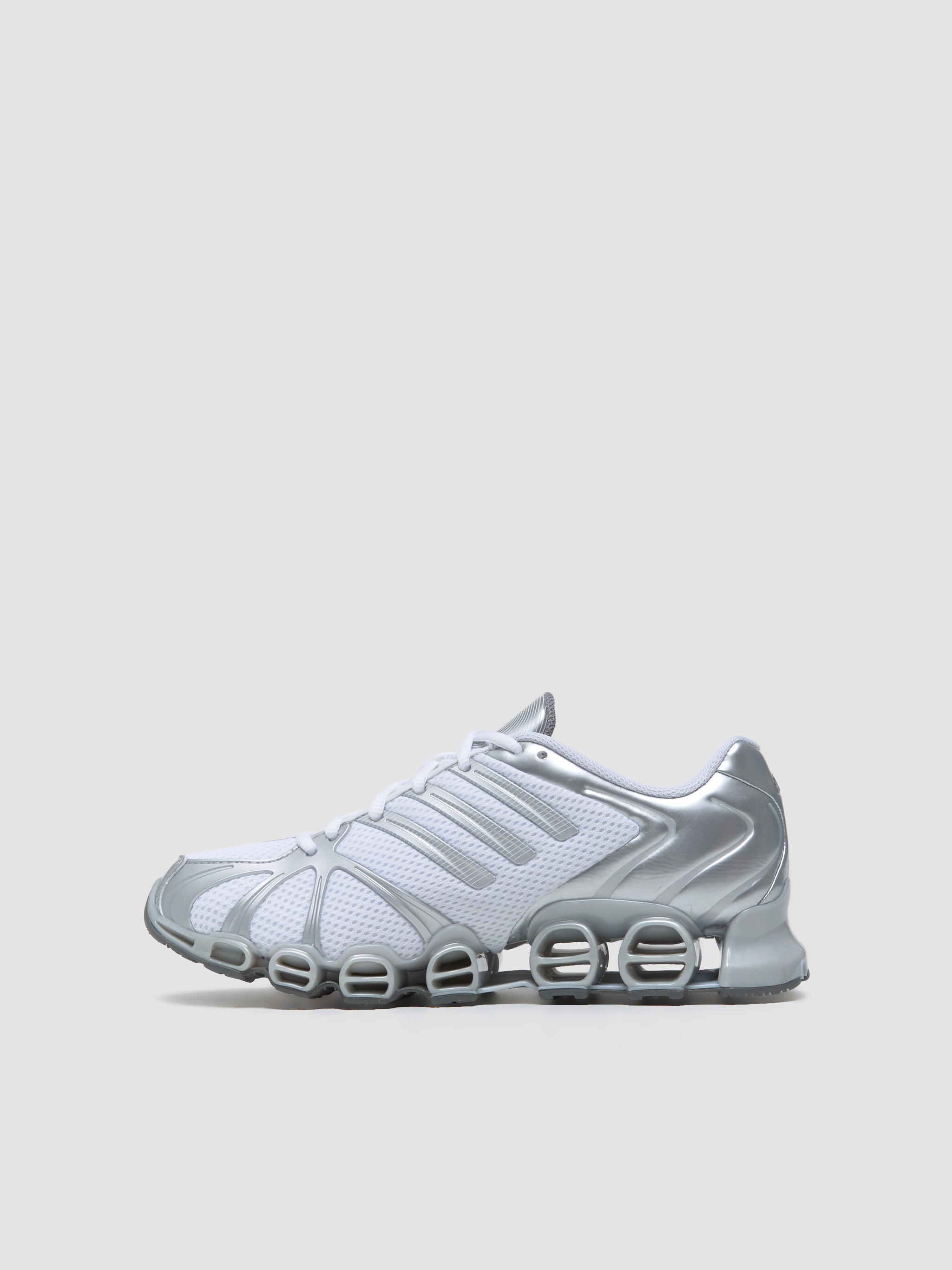 WMNS Mega Ghostride Sneaker in Silver & Silver Metallic
