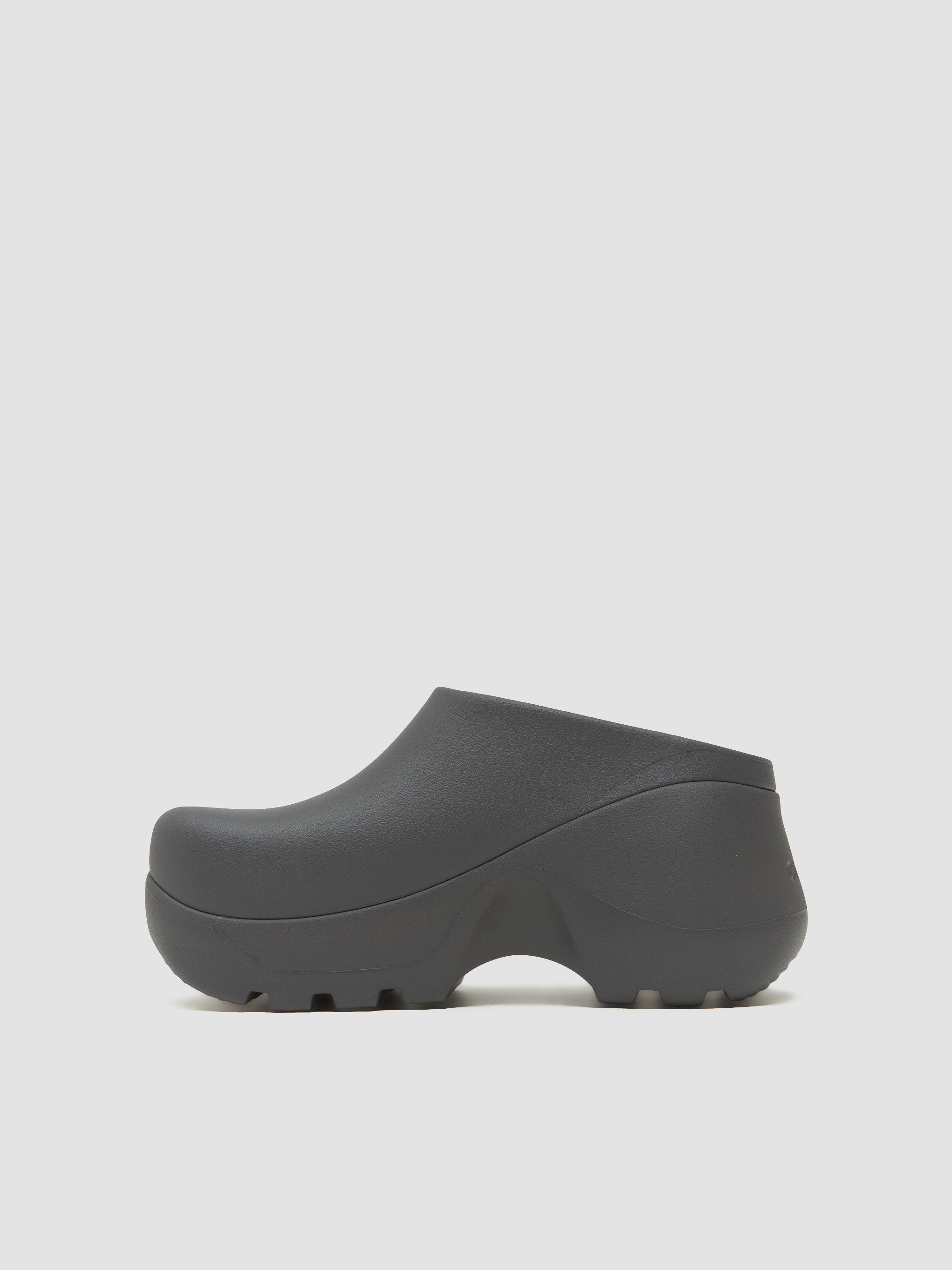 Hydra Clog in Black Sand