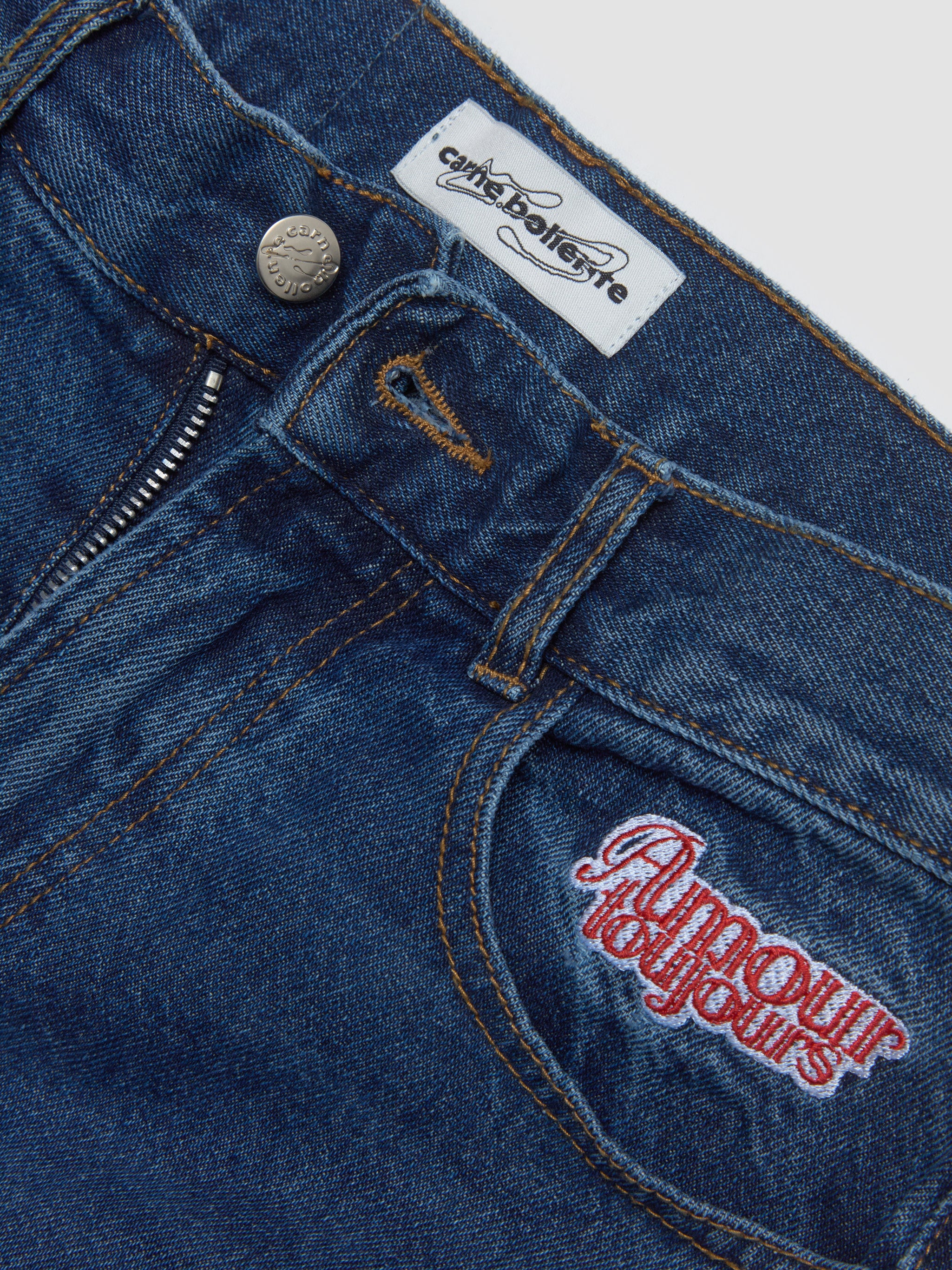 Back Pocket Pleasures Jeans in Washed Blue