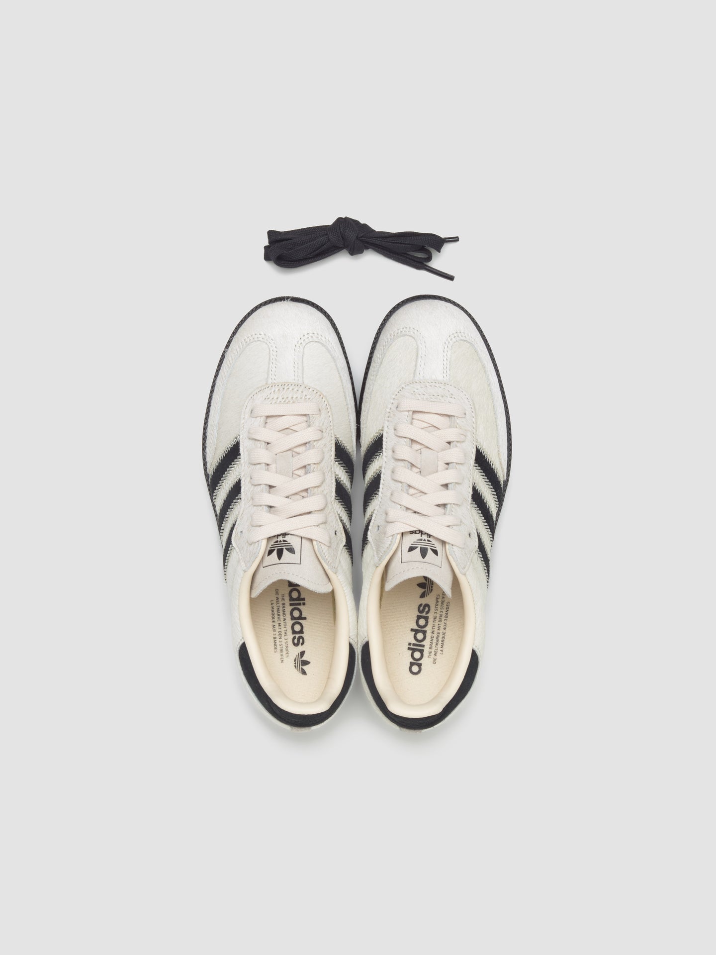 WMNS Samba OG Sneaker in Wonder White & Core Black