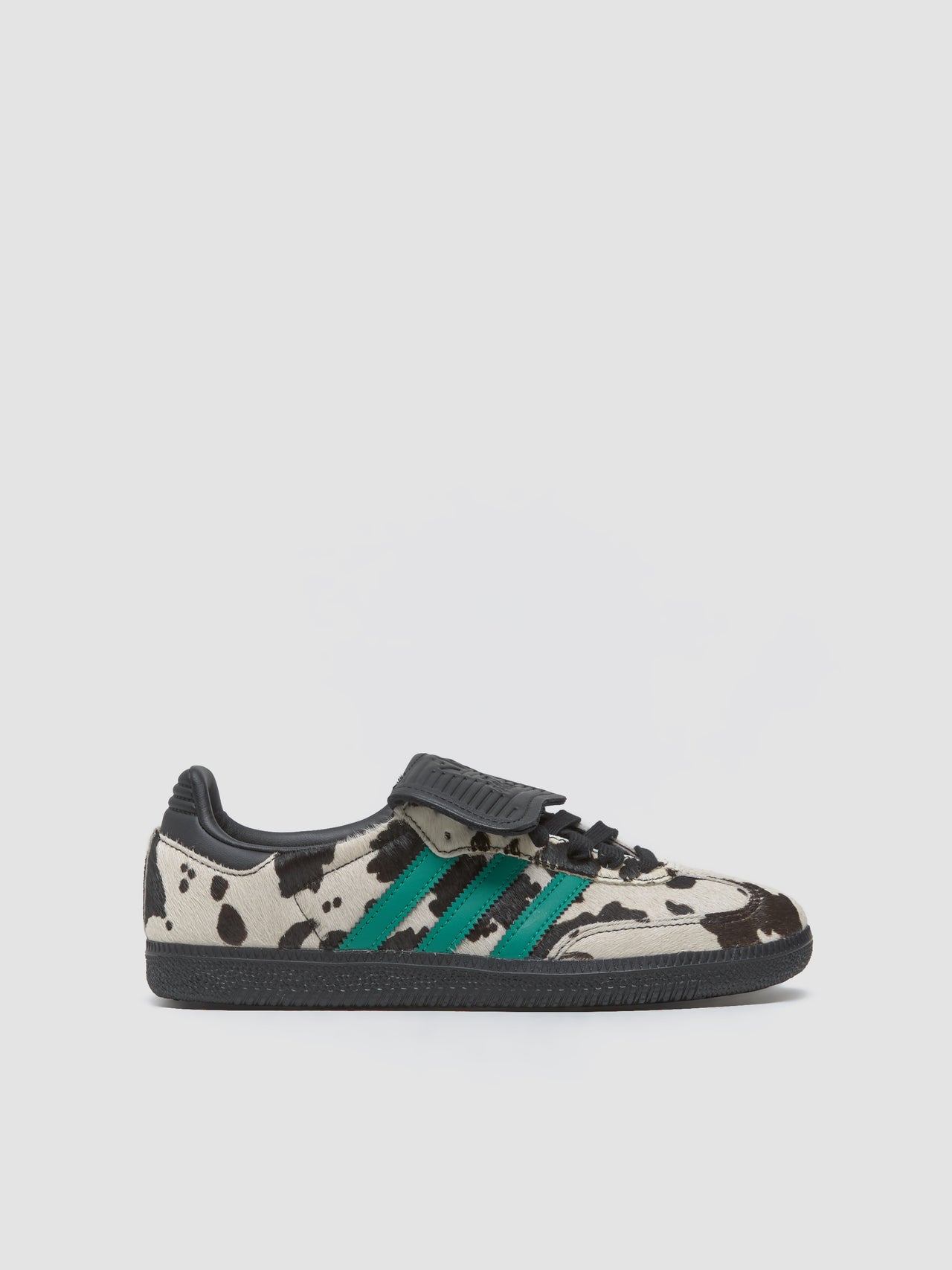 WMNS Samba LT Sneaker in Black & Lucid Blue