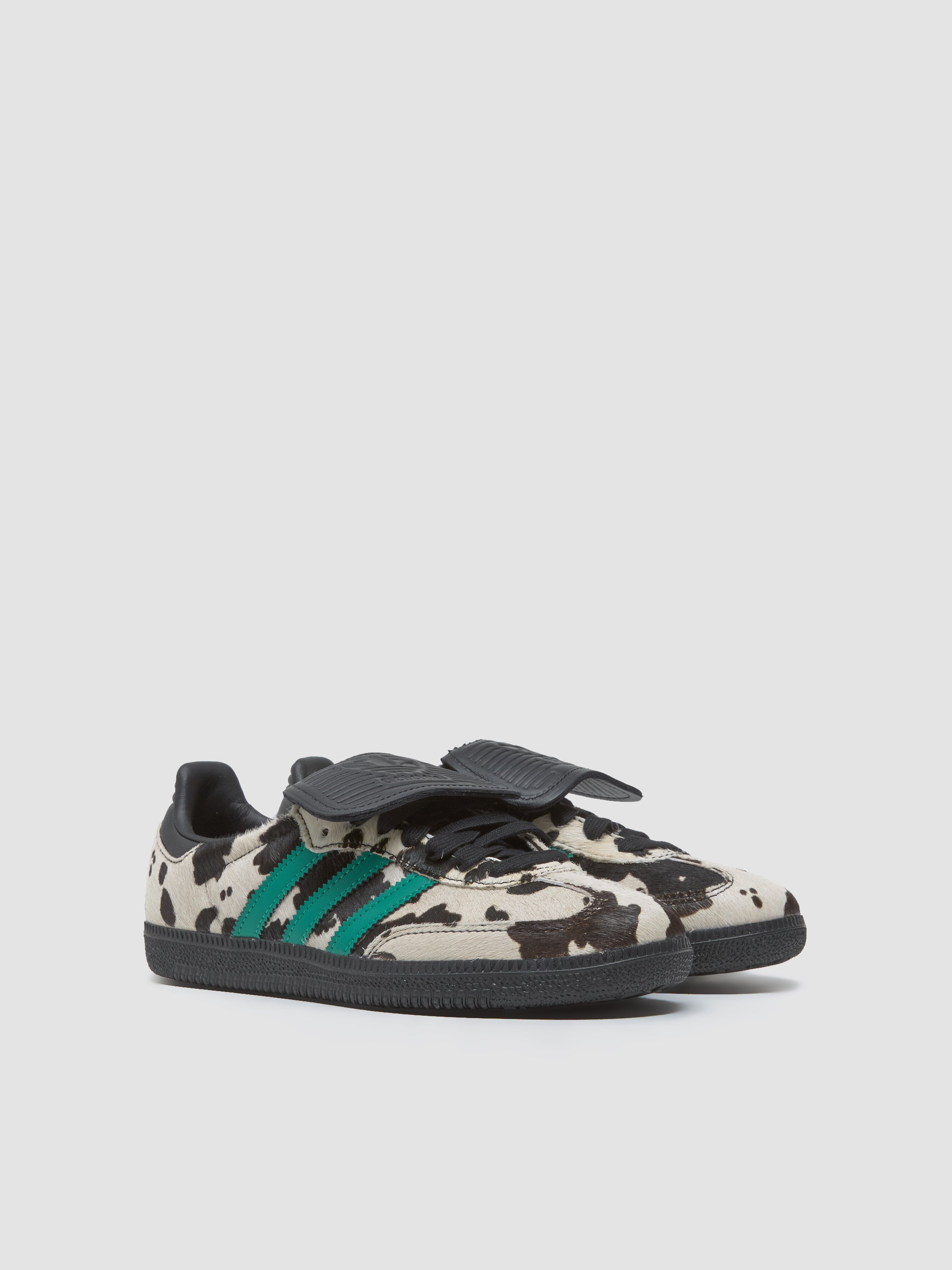 WMNS Samba LT Sneaker in Black & Lucid Blue