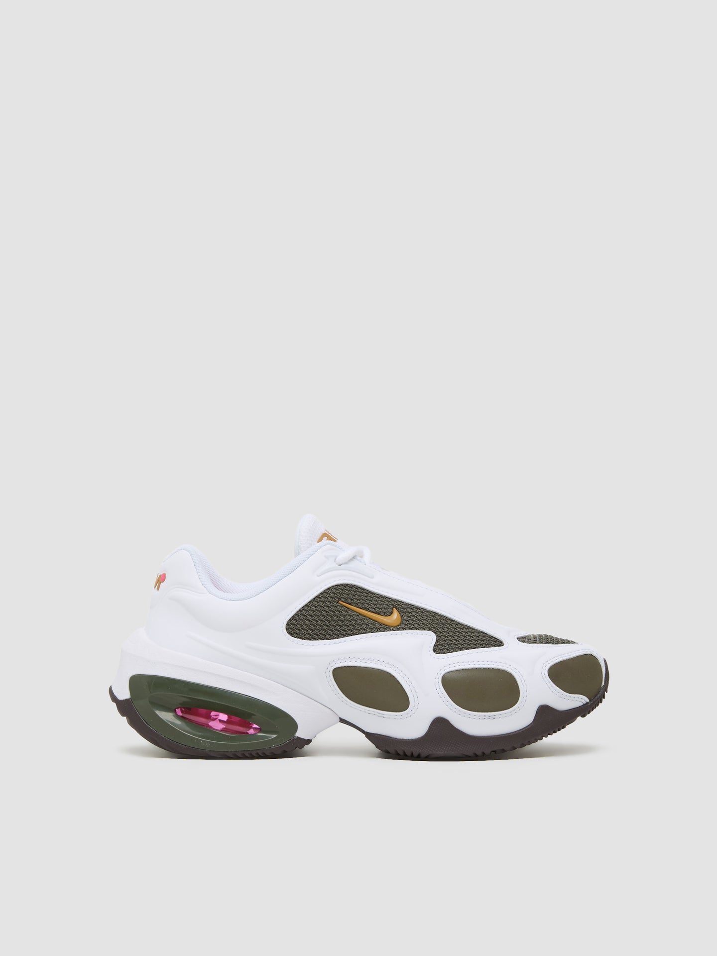 x Veneda Carter WMNS Air Max Muse Sneaker in White & Hyper Pink