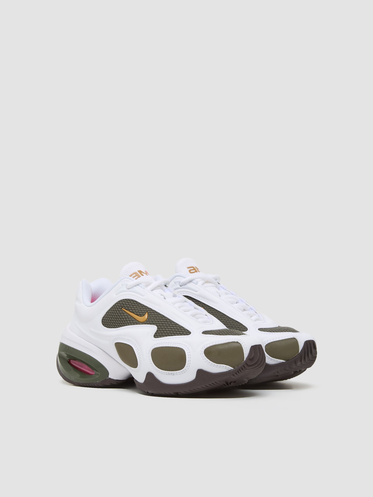 x Veneda Carter WMNS Air Max Muse Sneaker in White & Hyper Pink