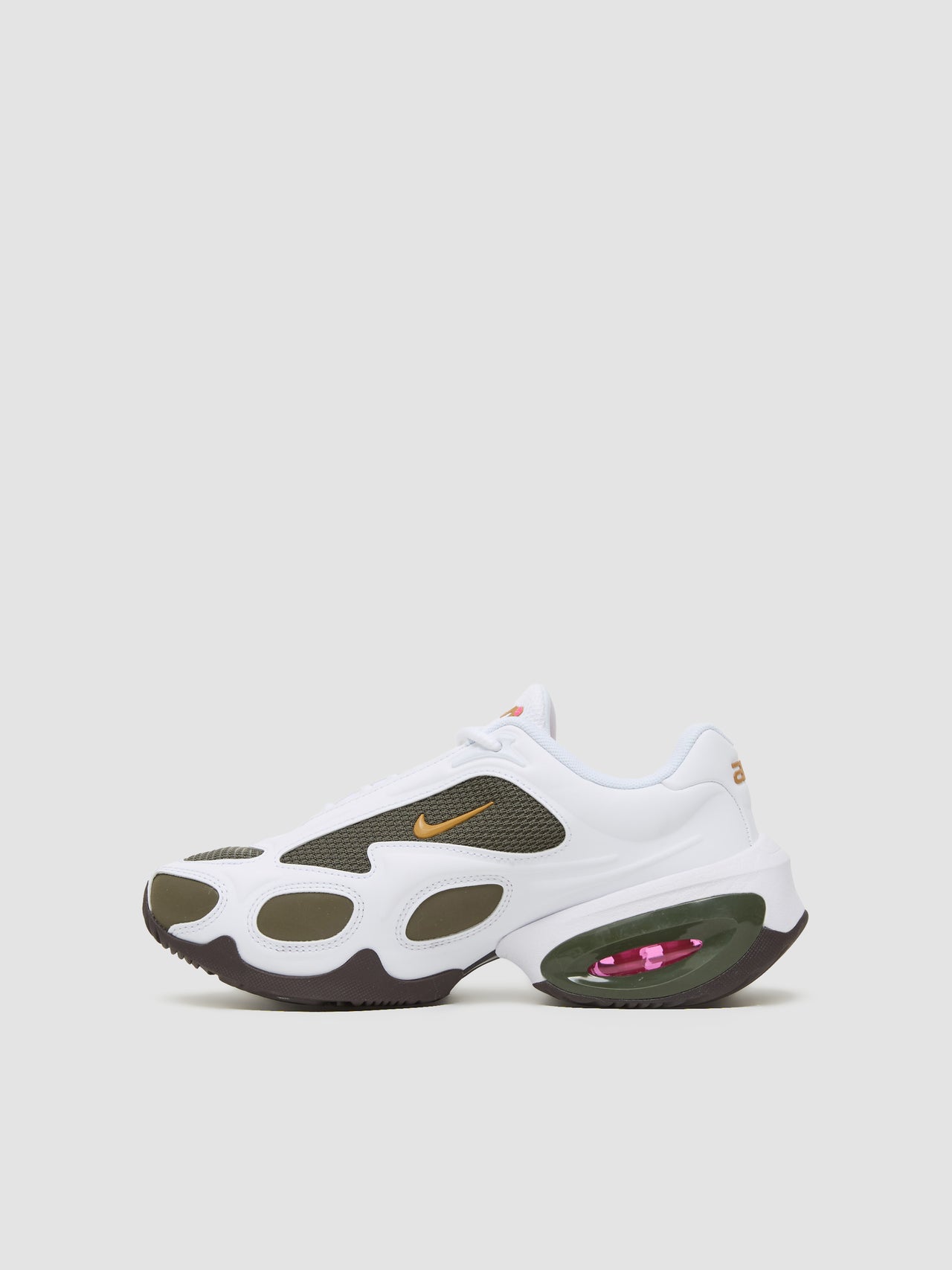 x Veneda Carter WMNS Air Max Muse Sneaker in White & Hyper Pink