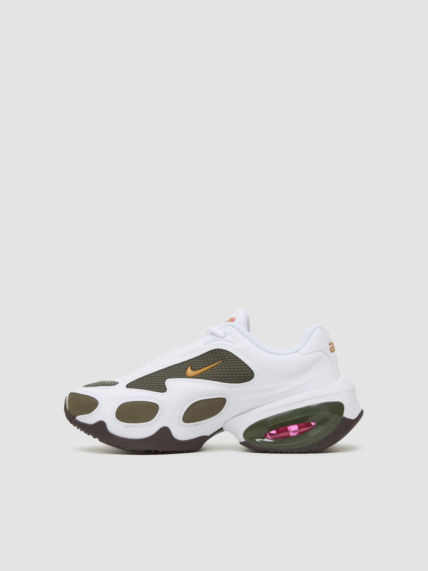 x Veneda Carter WMNS Air Max Muse Sneaker in White & Hyper Pink
