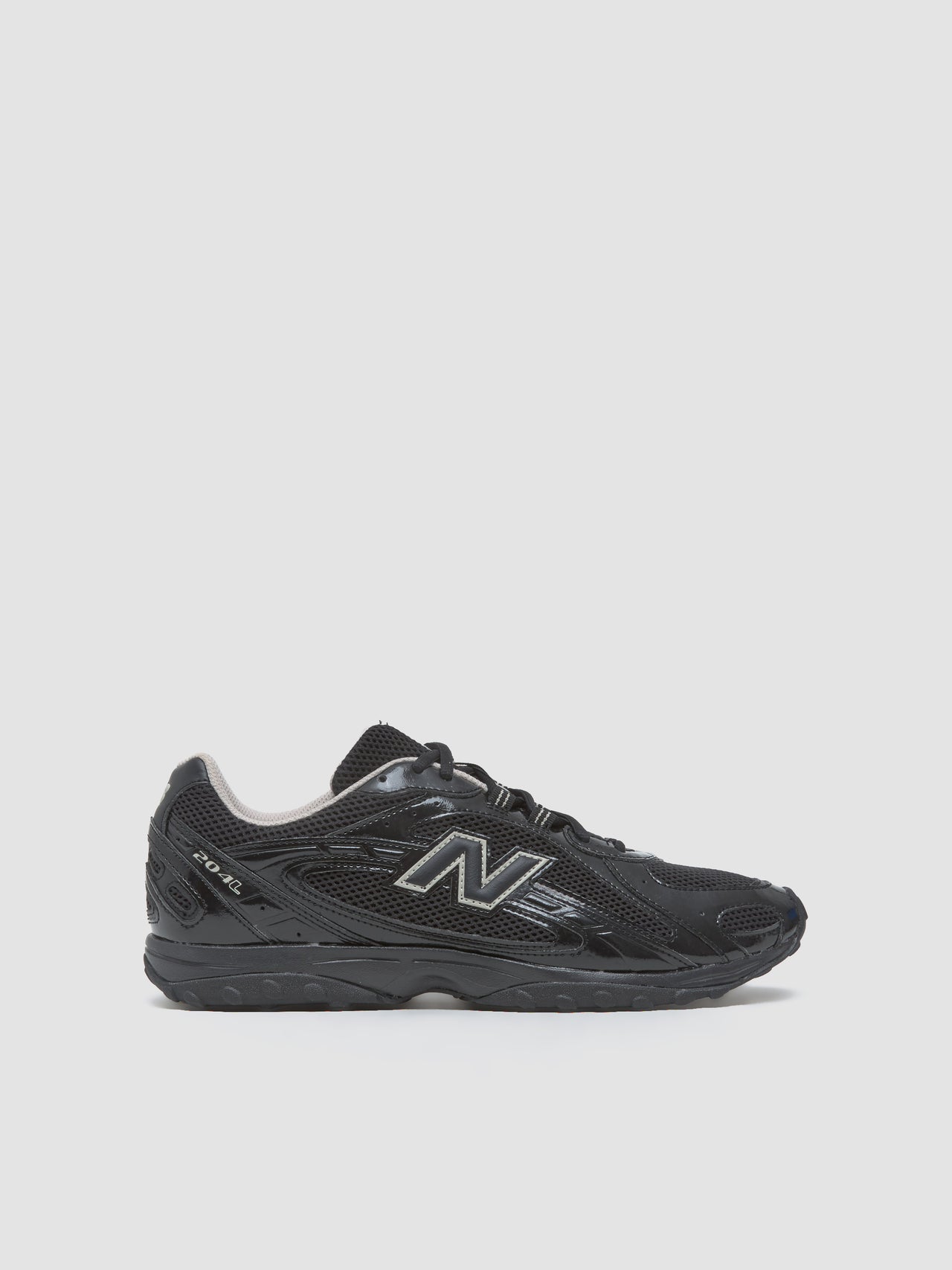 204L Sneaker in Black