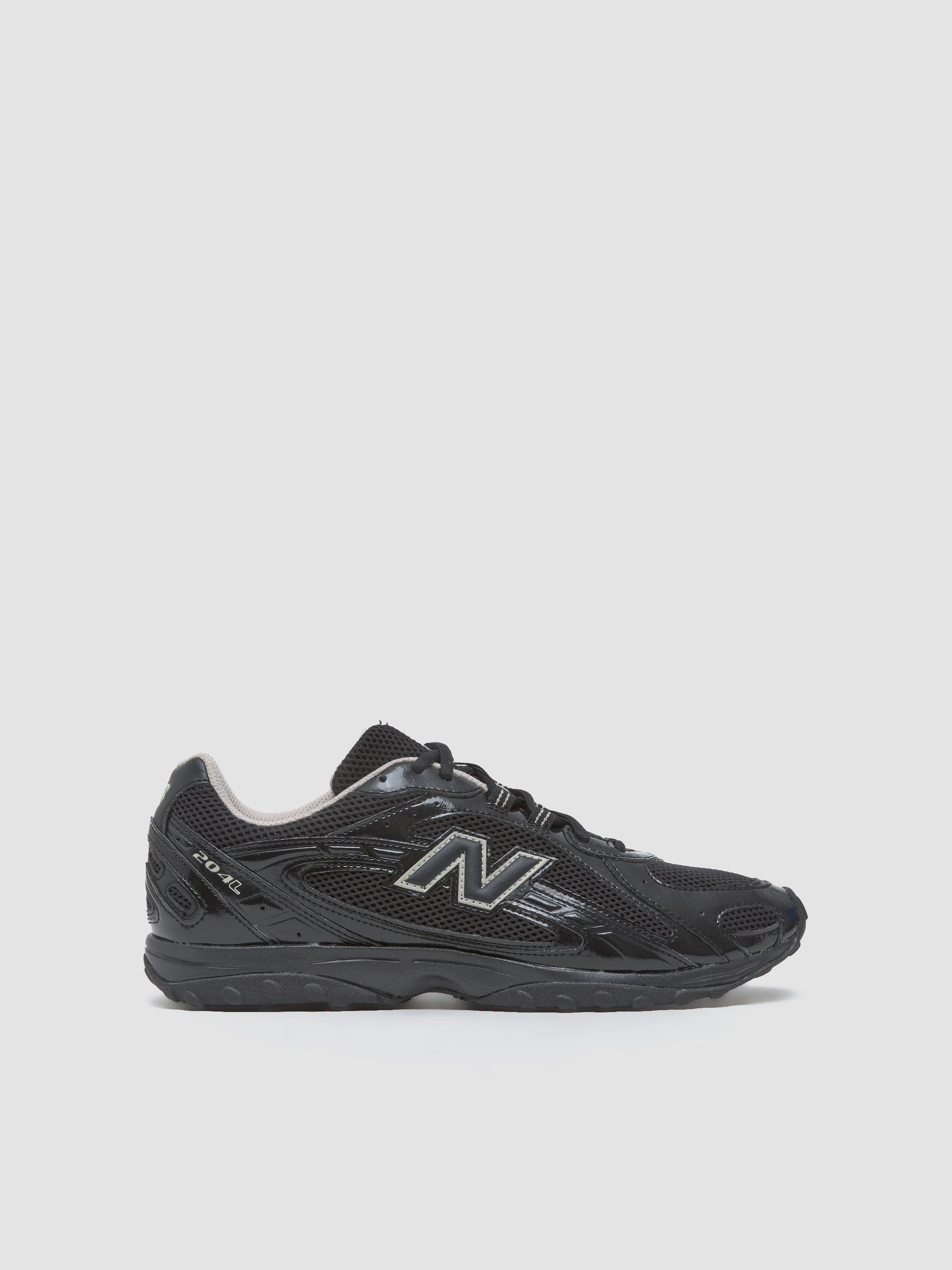 204L Sneaker in Black