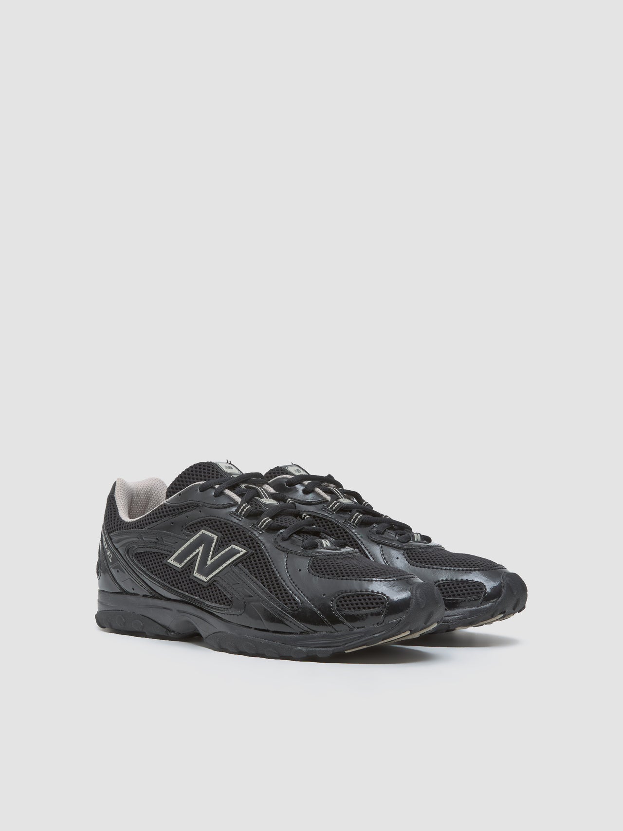 204L Sneaker in Black