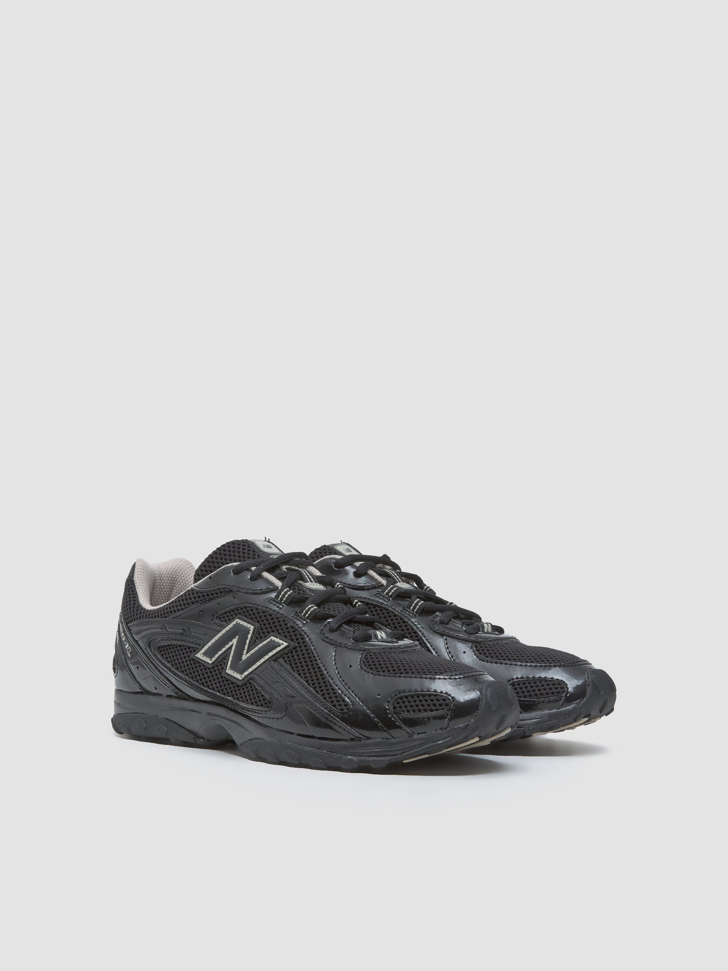 204L Sneaker in Black