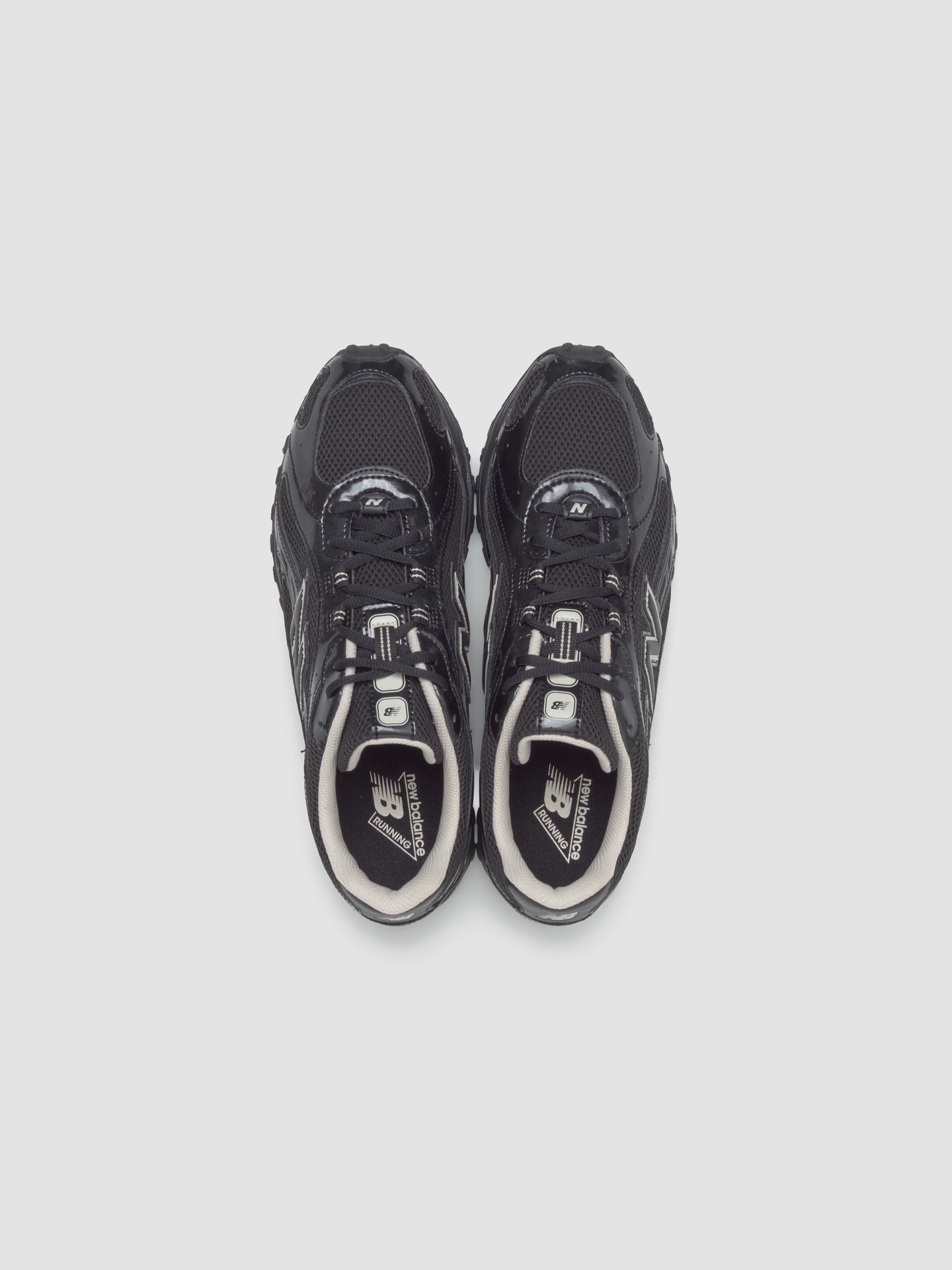 204L Sneaker in Black
