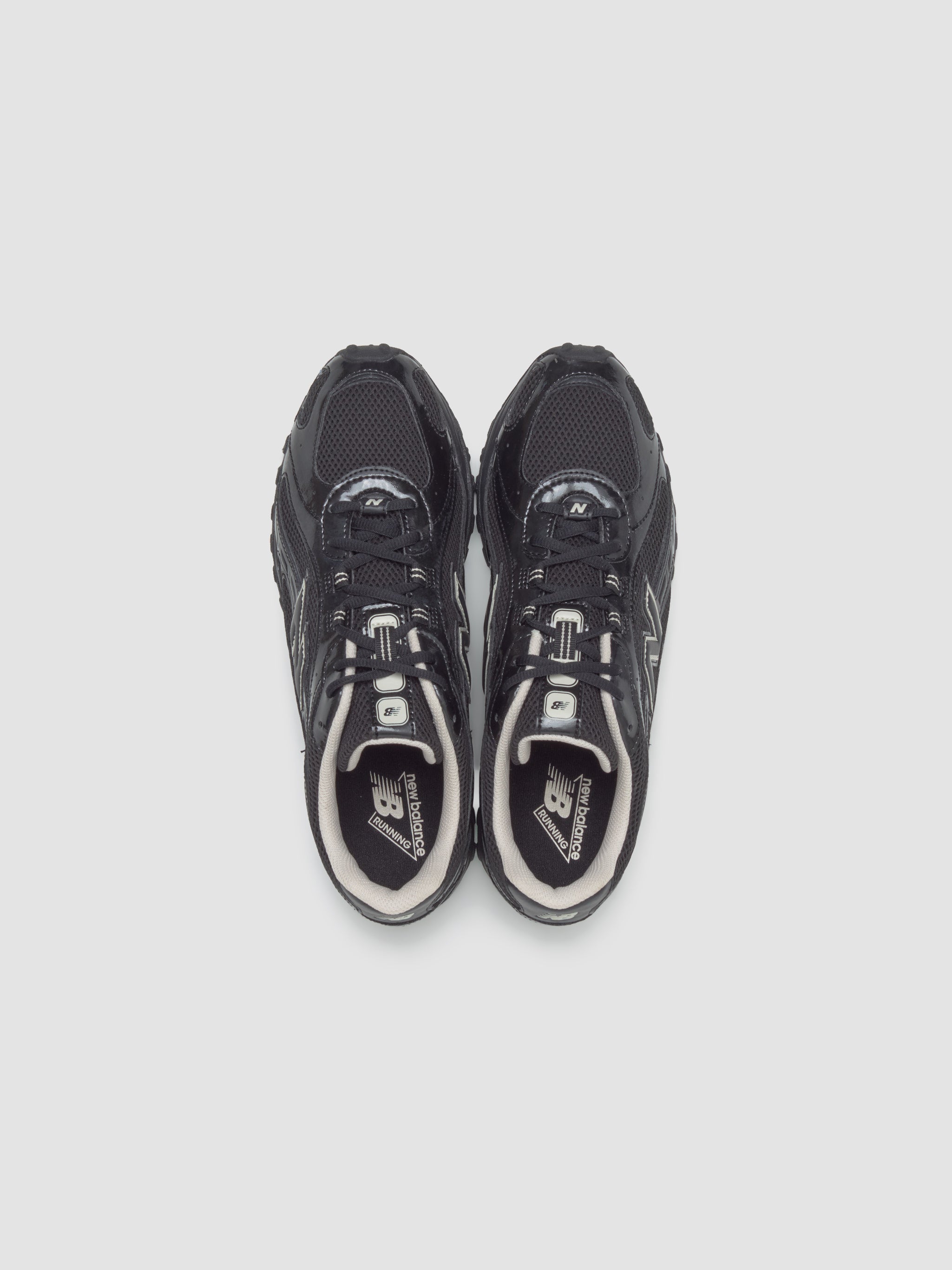 204L Sneaker in Black