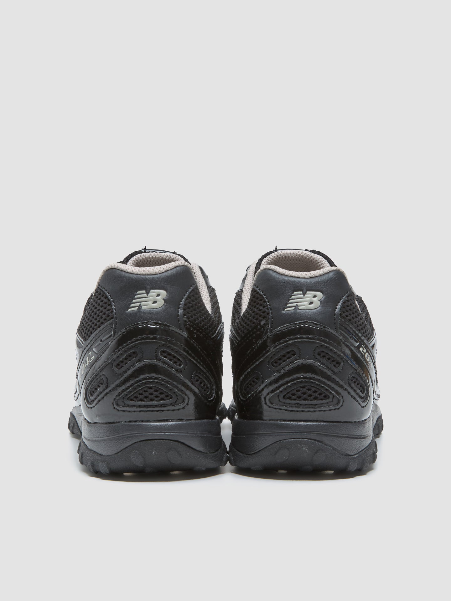 204L Sneaker in Black