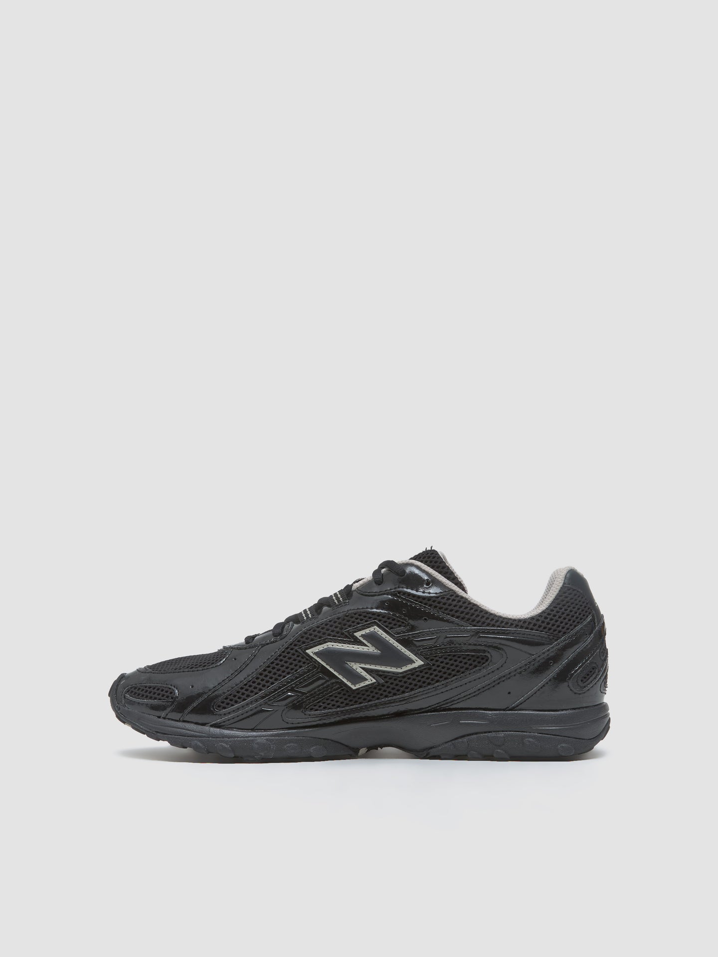 204L Sneaker in Black